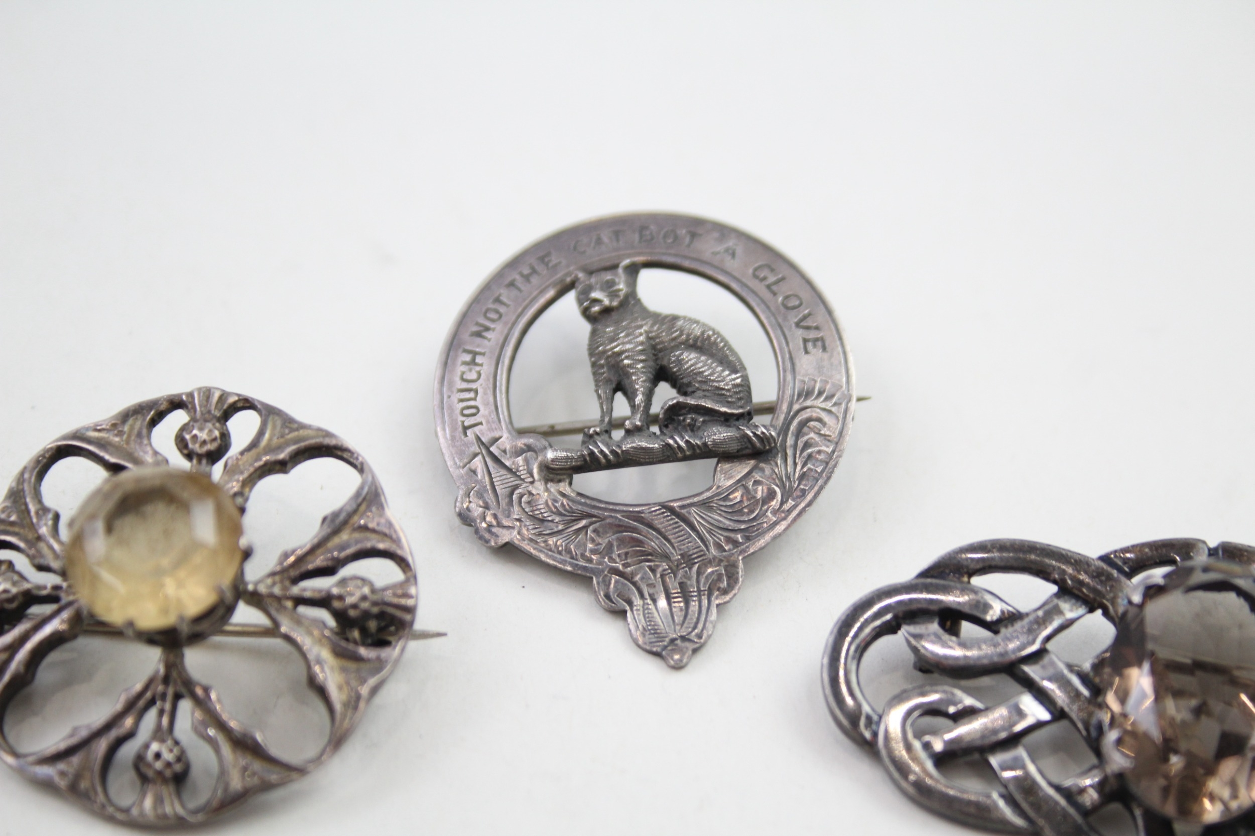 Four silver Scottish brooches including gemstone (41g) - Image 4 of 5