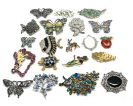 selection of vintage costume jewellery brooches
