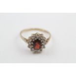 9ct gold red & white gemstone cluster ring (2.1g)