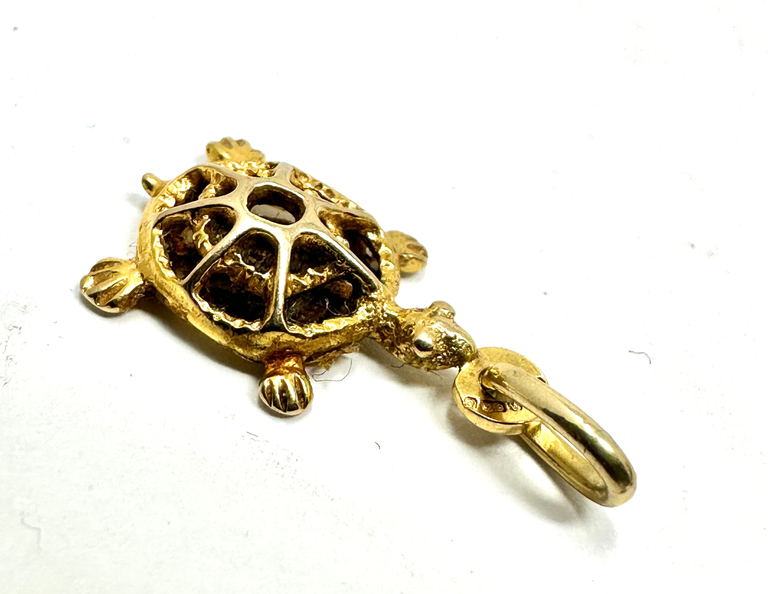 9ct gold tortoise charm weight 1.3g - Image 2 of 3