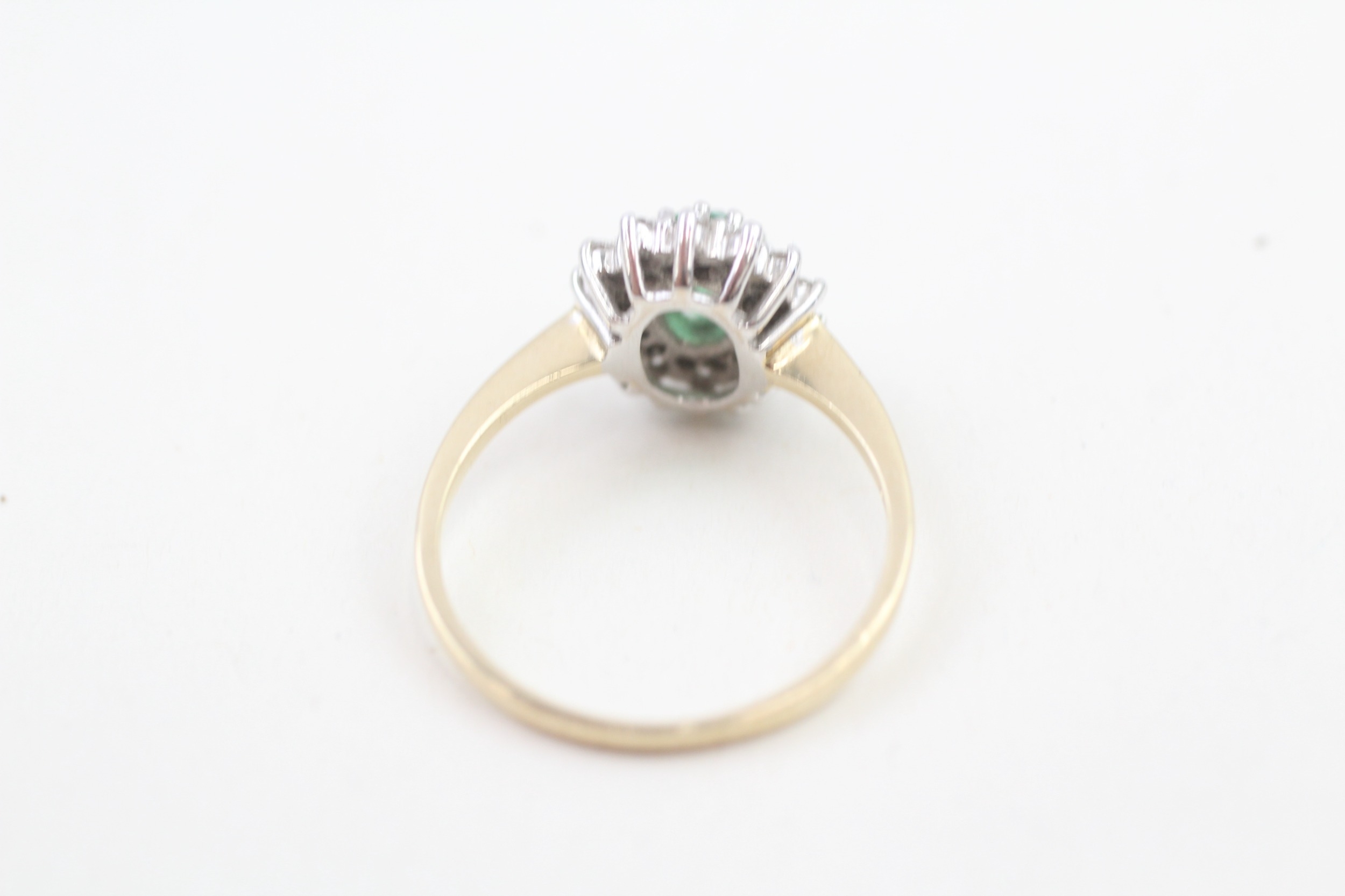 14ct gold green gemstoen & cunic zirconia cluster ring, claw set (3.2g) - Image 9 of 9