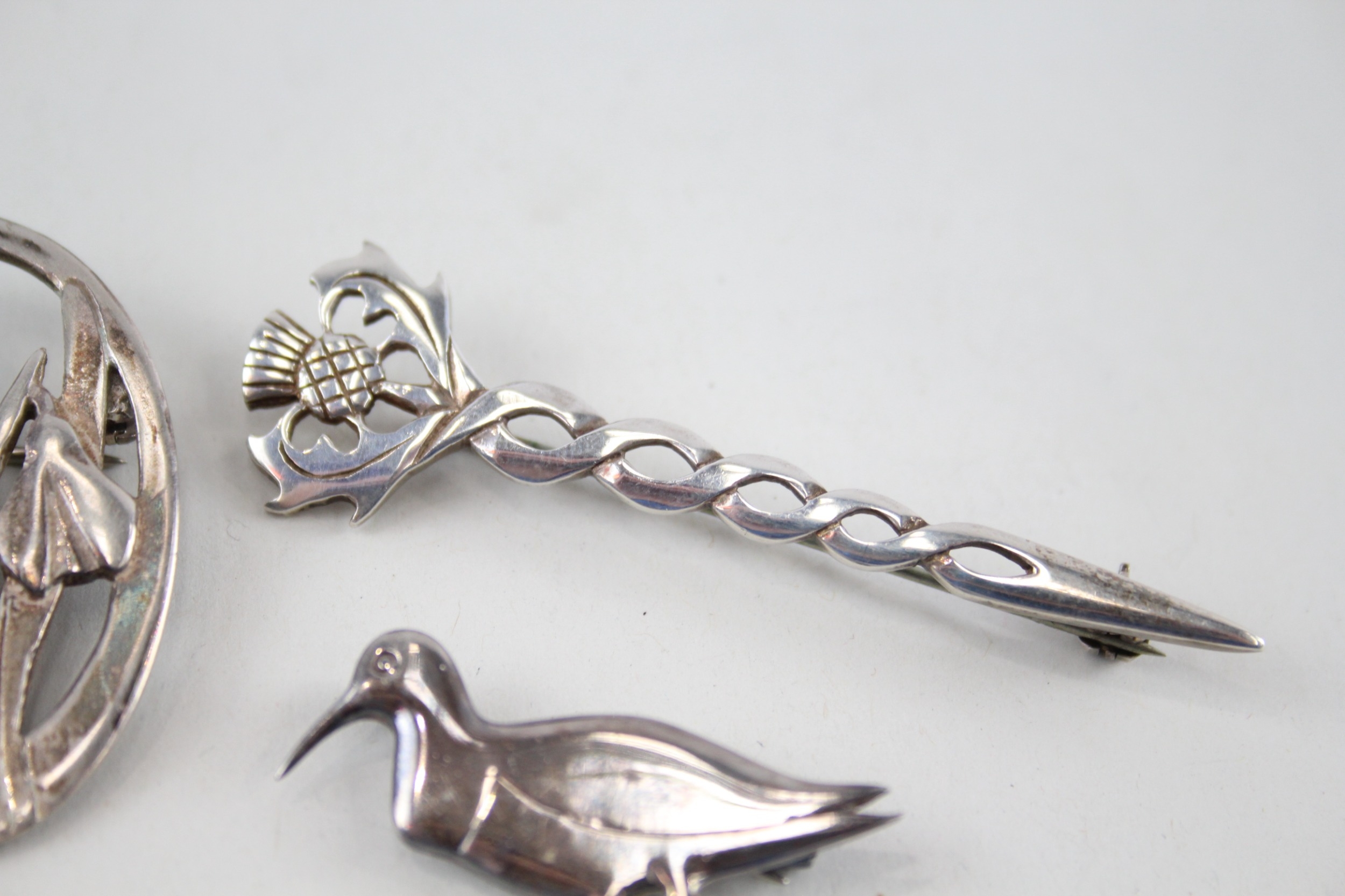 Four silver Scottish/Celtic brooches including Ola Gorie & Malcolm Gray (23g) - Image 2 of 5