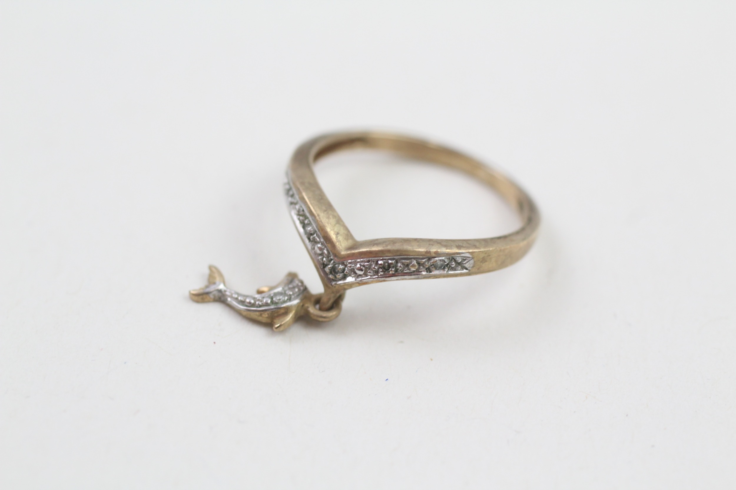 9ct gold dolphin diamond wishbone ring (1.6g) - Image 2 of 4
