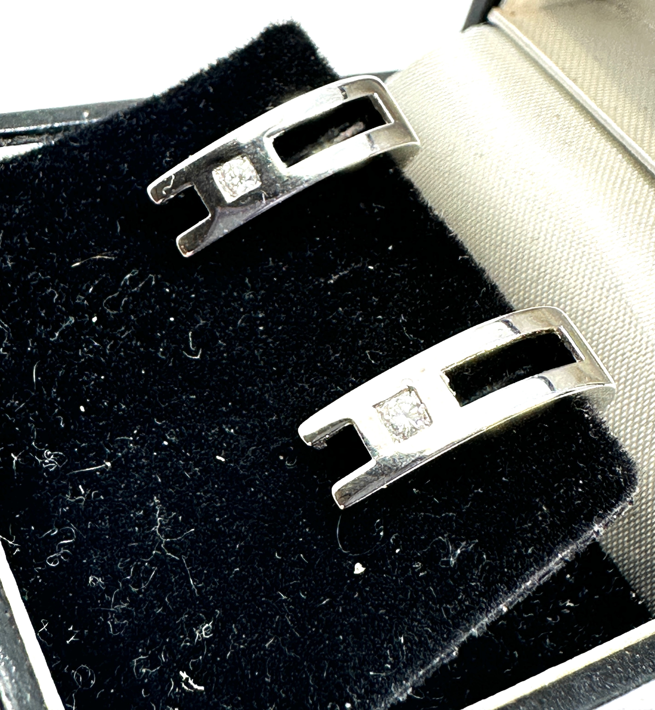 18ct white gold diamond earrings 3.9g - Image 2 of 4