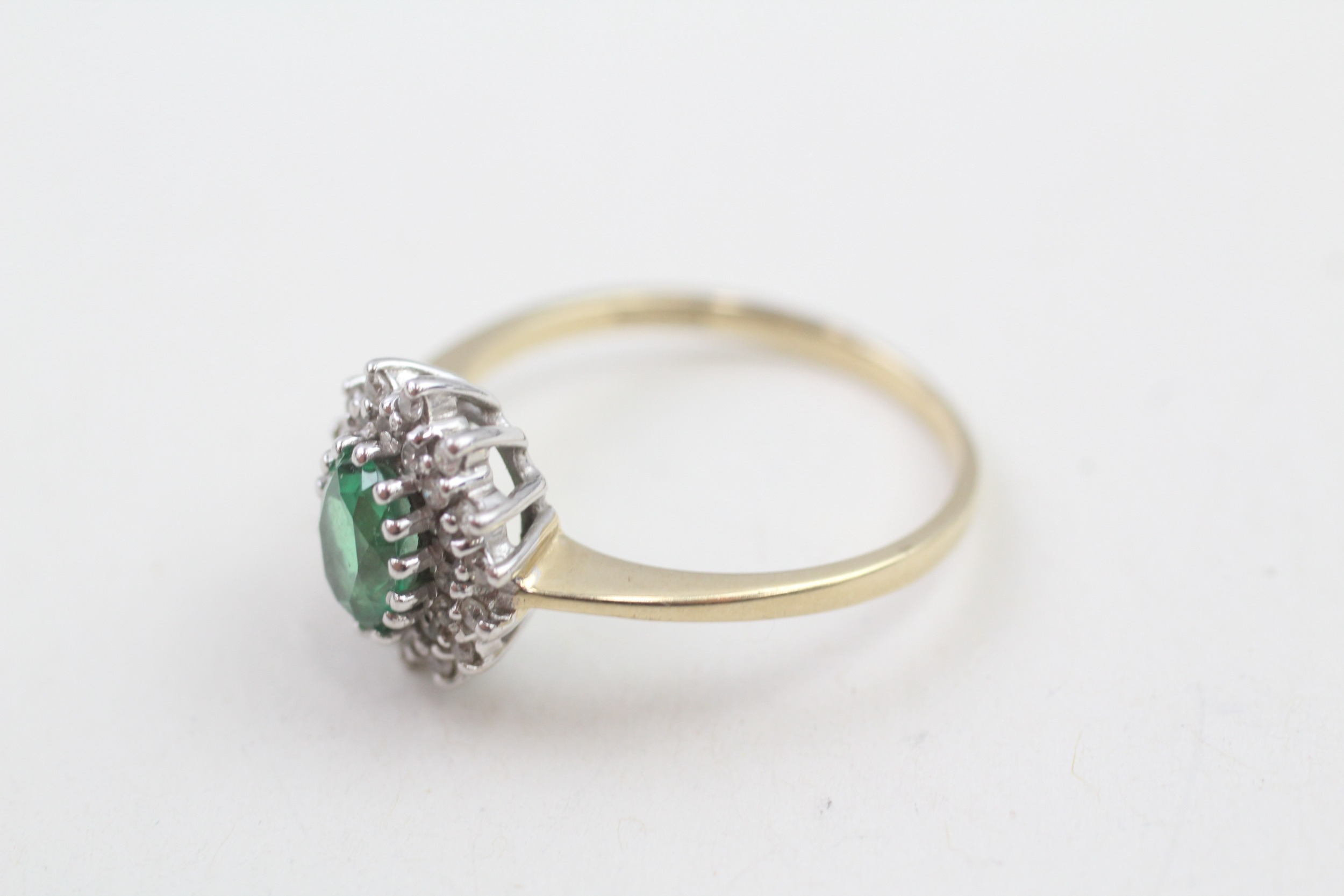 14ct gold green gemstoen & cunic zirconia cluster ring, claw set (3.2g) - Image 4 of 9