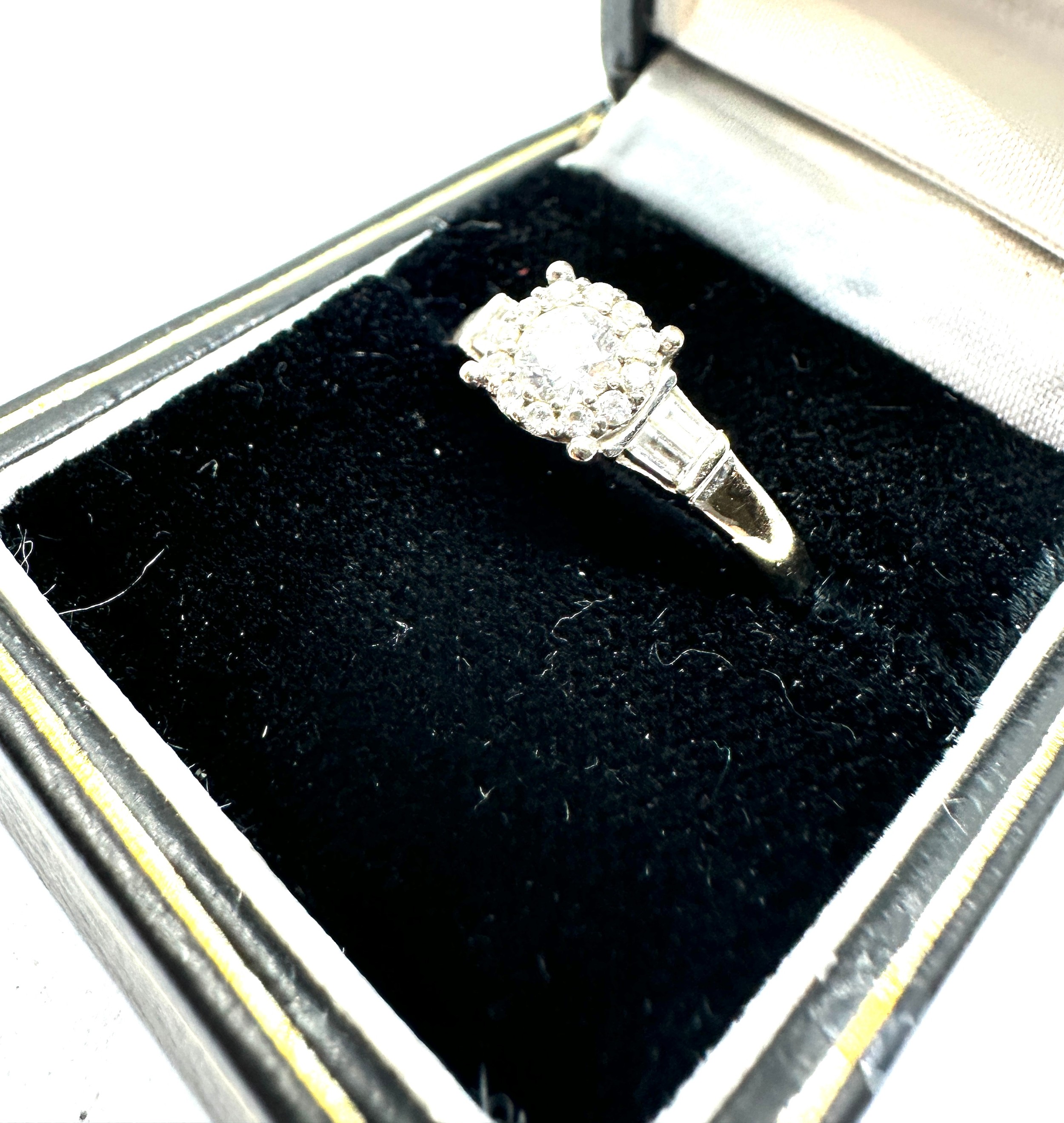 18ct white gold diamond ring 0.41ct diamonds weight 2.7g