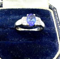 18ct white gold diamond & Tanzanite ring weight 3.4g