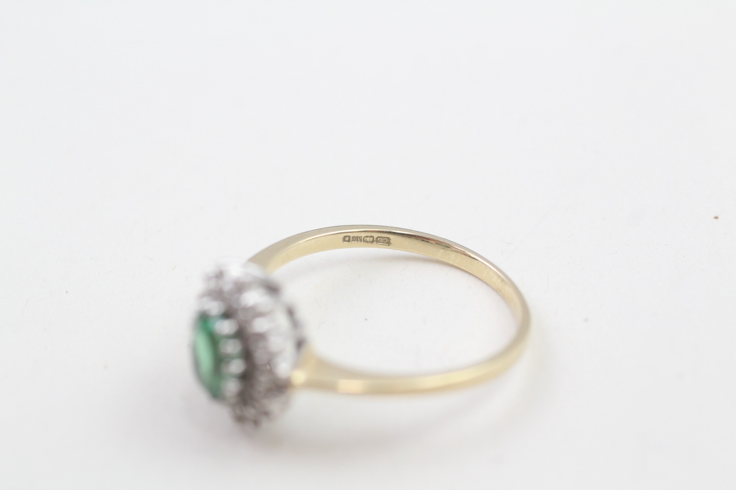 14ct gold green gemstoen & cunic zirconia cluster ring, claw set (3.2g) - Image 5 of 9