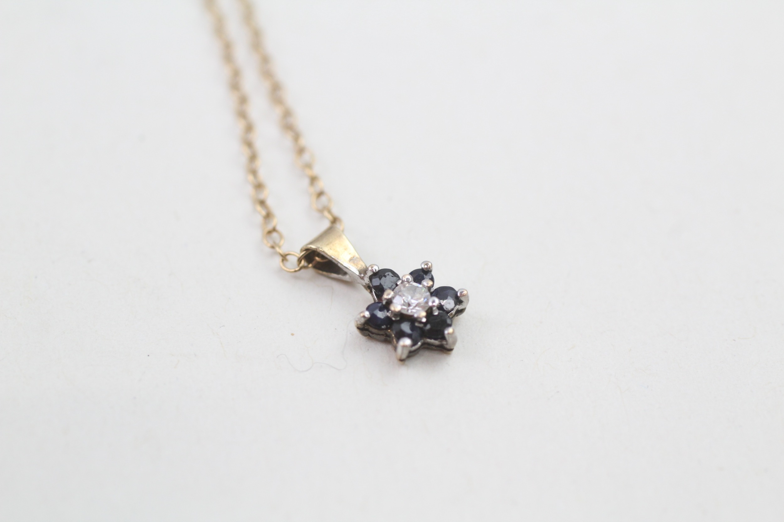 9ct gold sapphire & cubic zirconia cluster pendant necklace (1.1g) - Image 2 of 4
