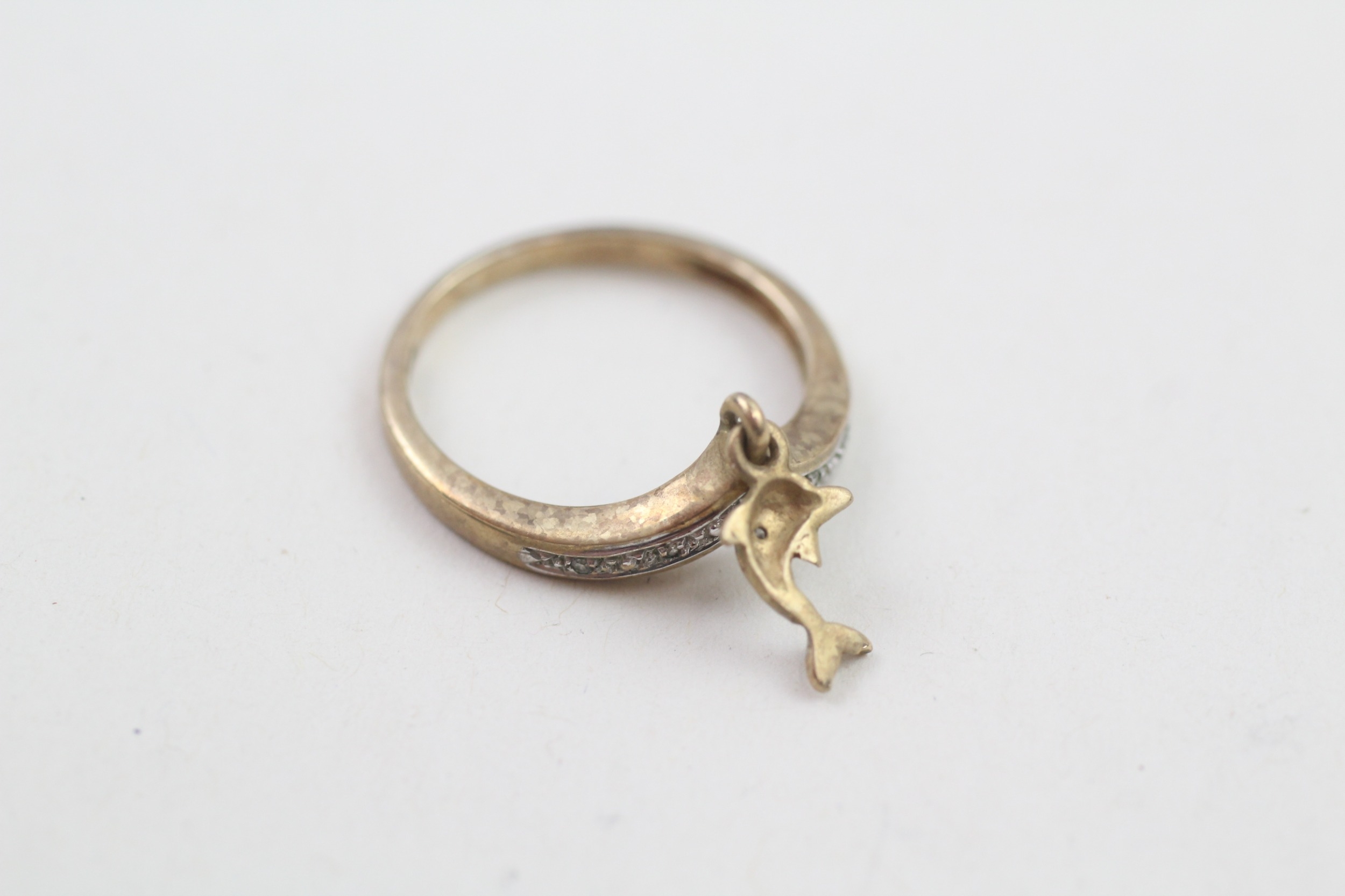 9ct gold dolphin diamond wishbone ring (1.6g) - Image 4 of 4
