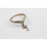 9ct gold dolphin diamond wishbone ring (1.6g)