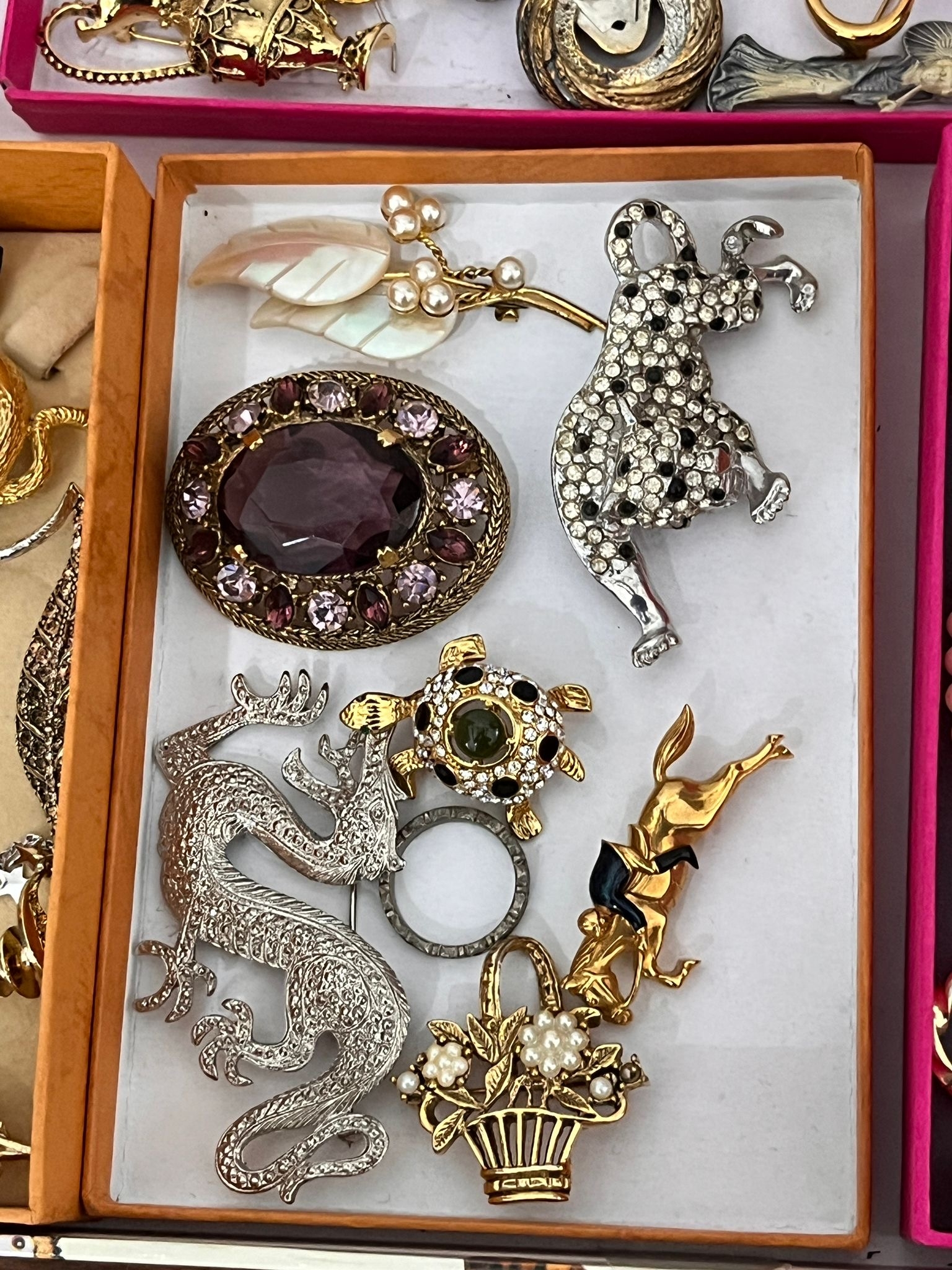 Tray of vintage costume jewellery - Image 6 of 7