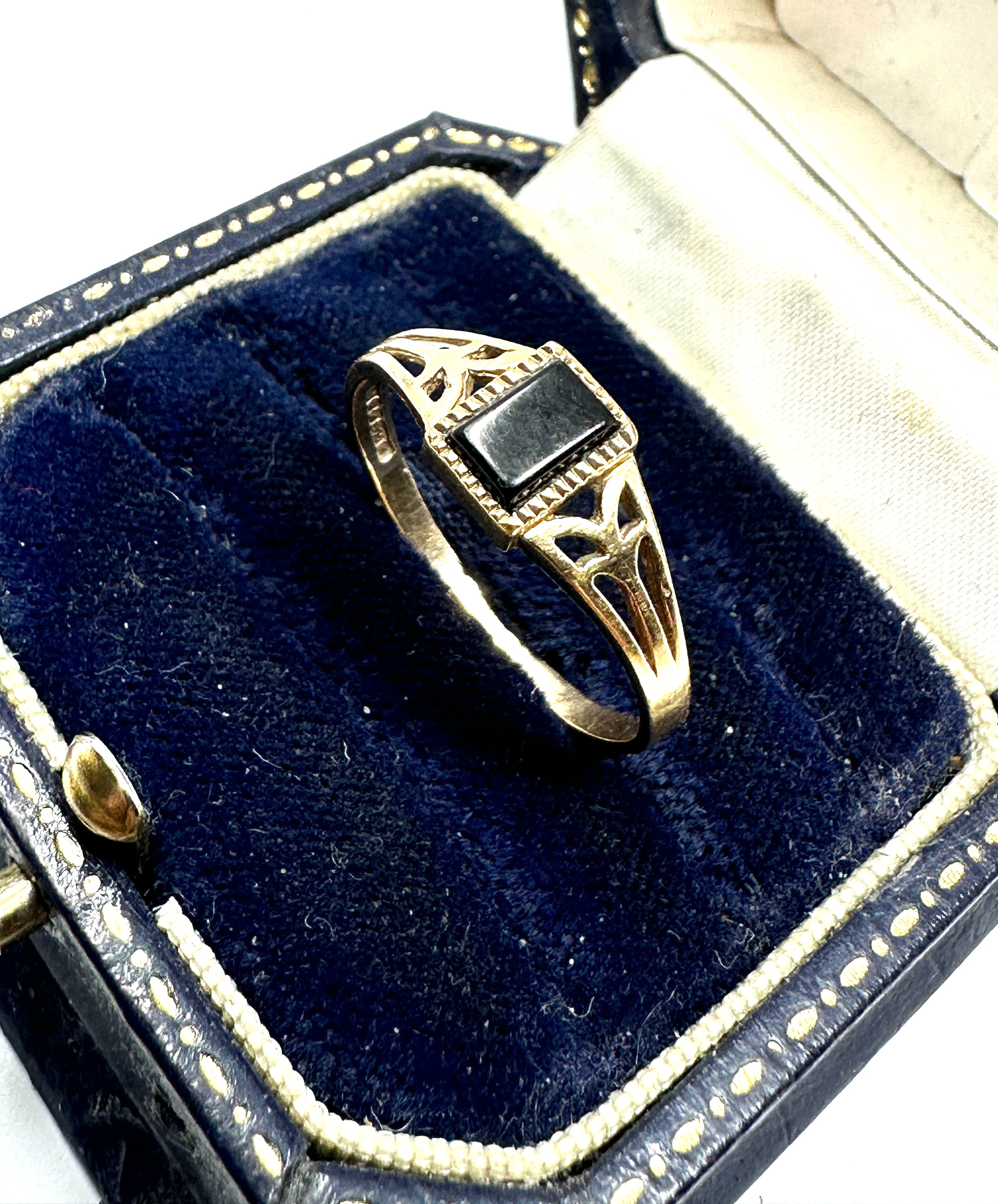 9ct gold black onyx ring 1.8g - Image 3 of 4