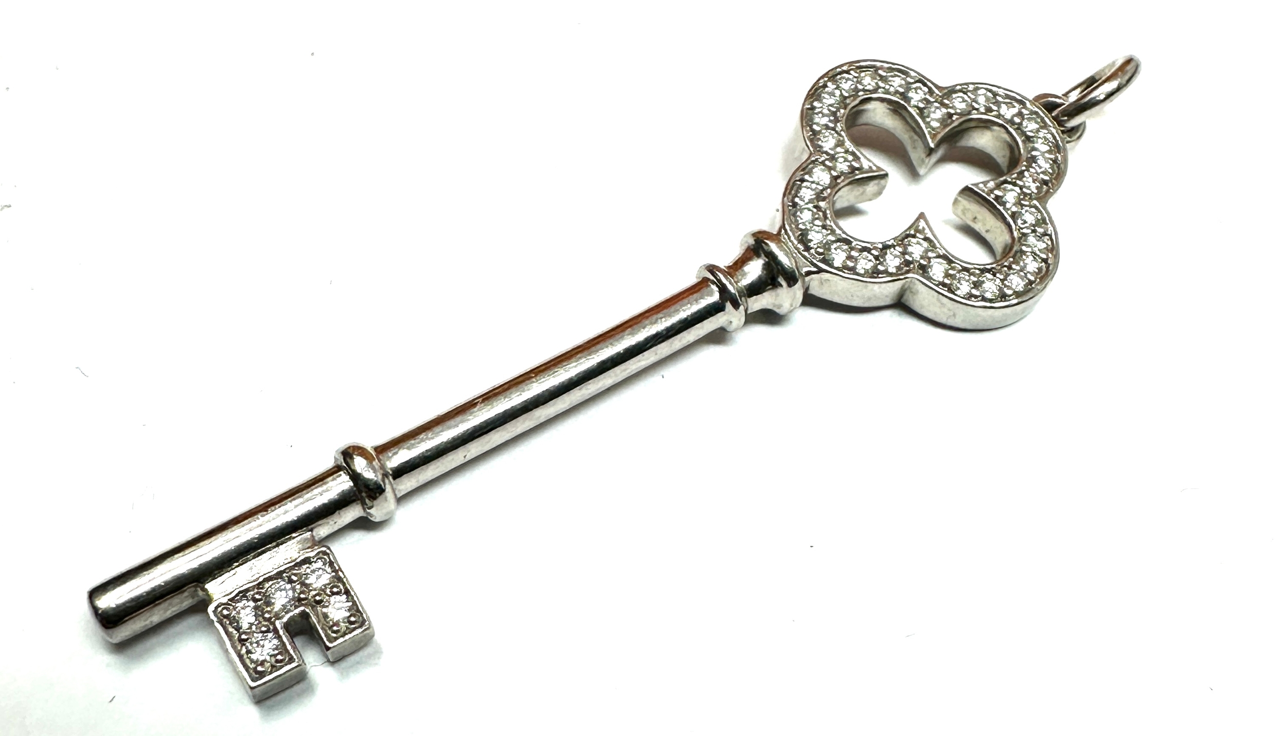 Fine 950 platinum diamond key pendant weight 5g measures approx 6cm