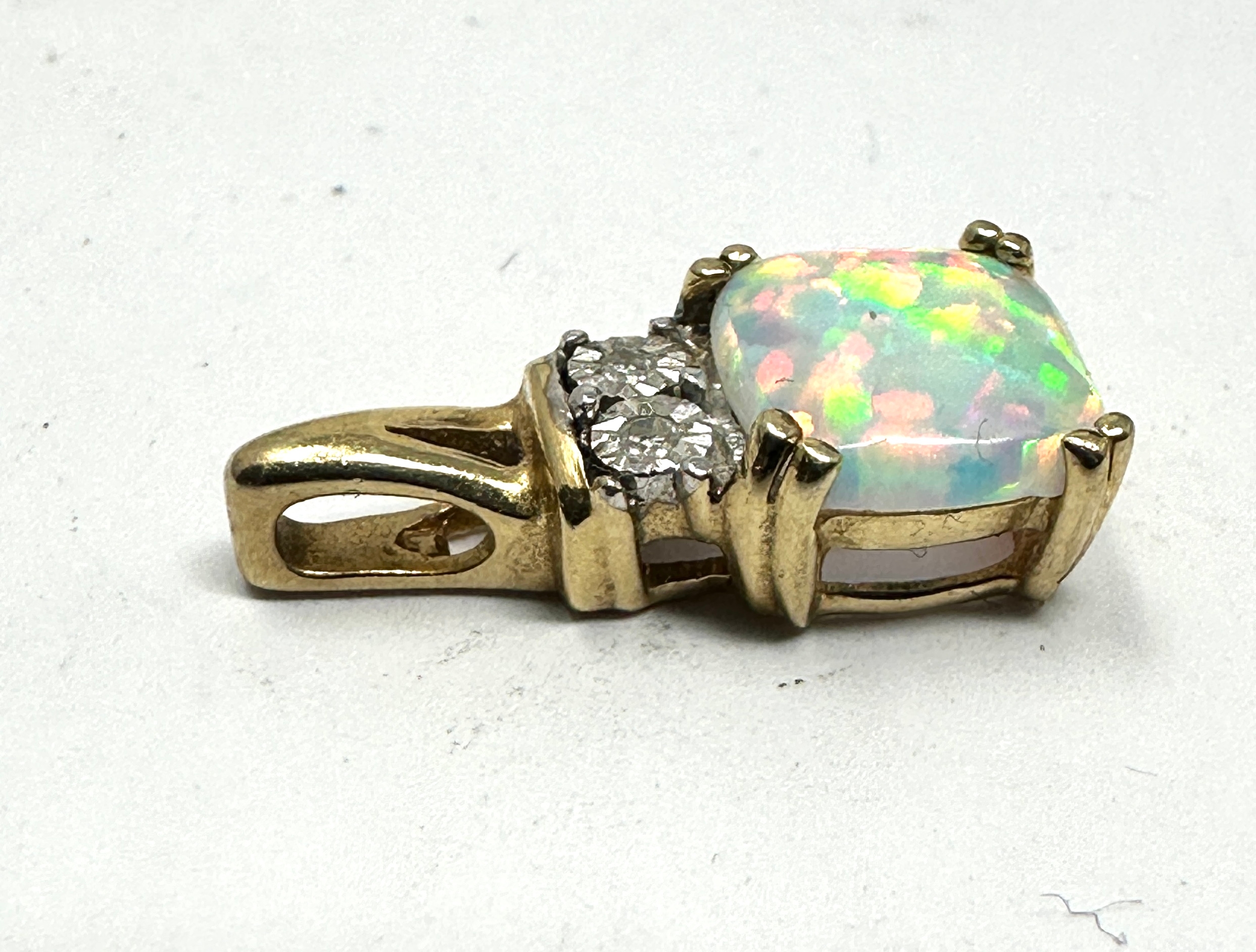 10ct gold opal & diamond pendant weight 1g - Image 2 of 4