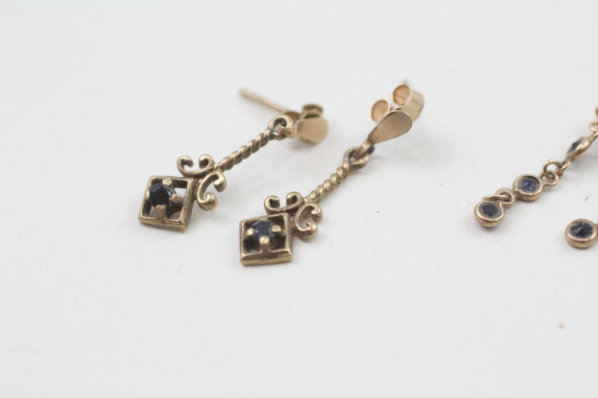 2x 9ct gold sapphire earrings (1.4g) - Image 2 of 3