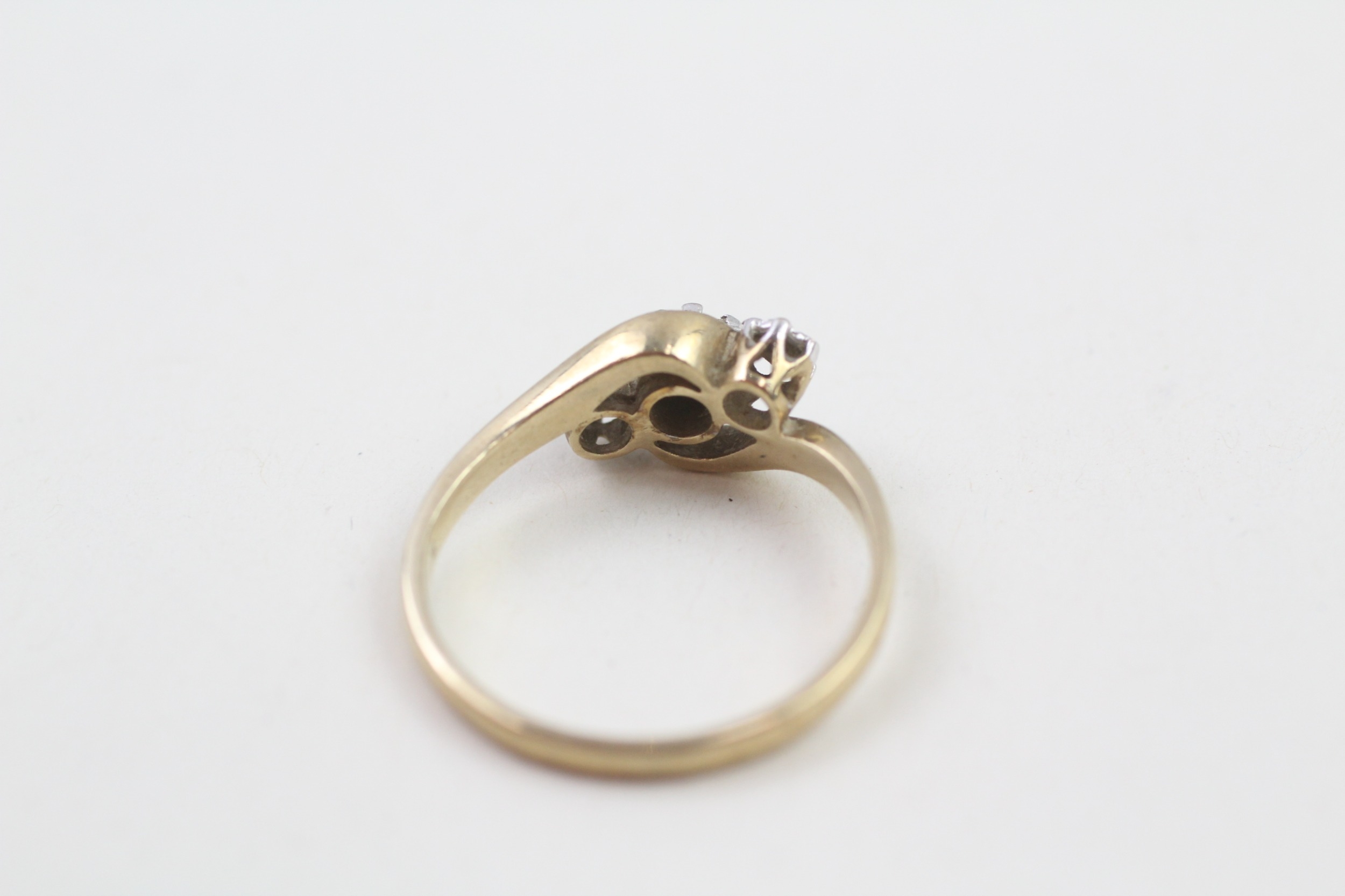 9ct gold vintage sapphire & diamond three stone ring (2.5g) - Image 4 of 4