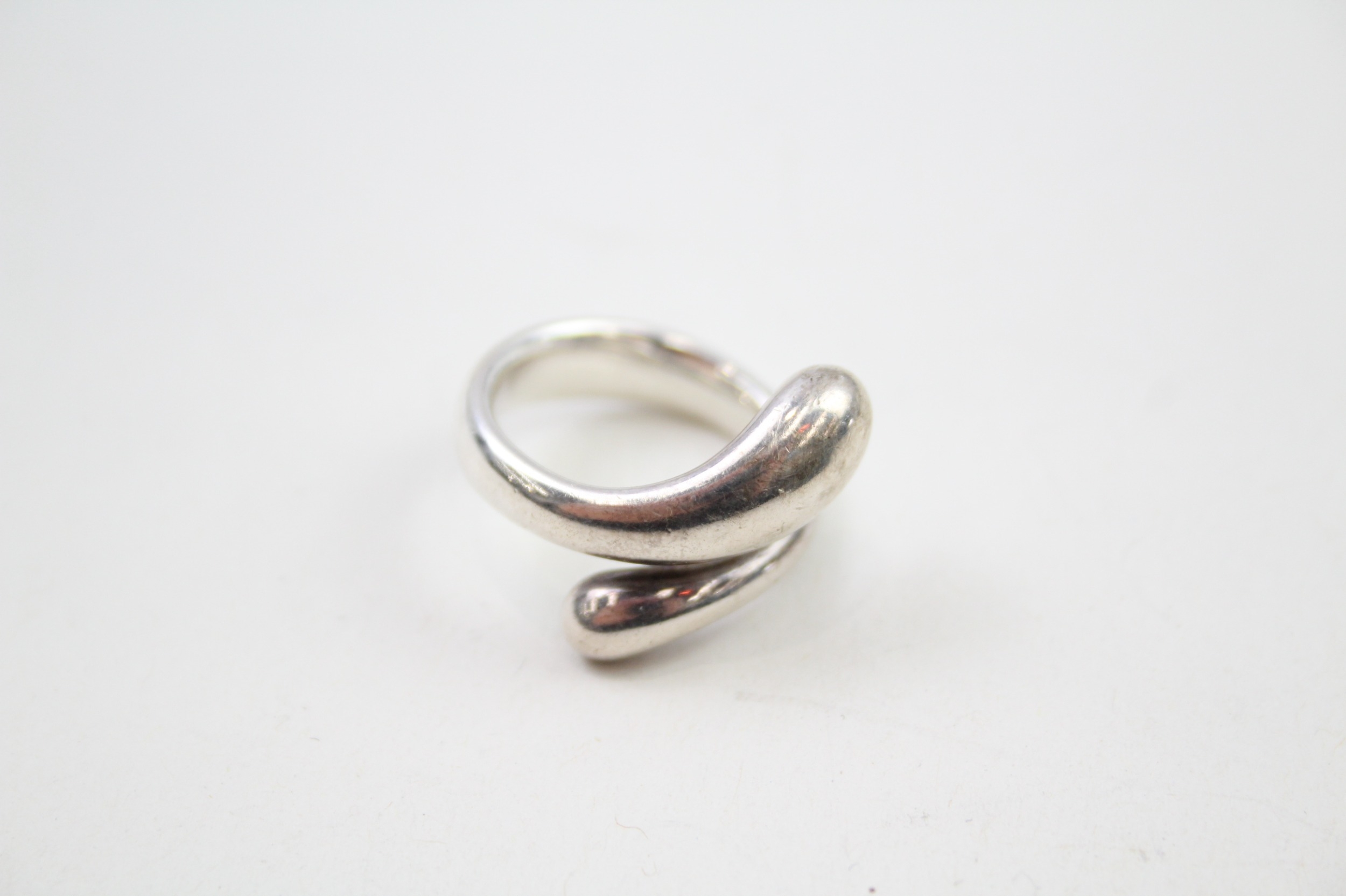 Silver ring by Elsa Peretti for designer Tiffany & Co (10g) - Image 4 of 4