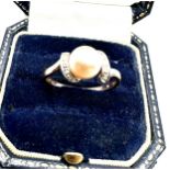 9ct gold diamond & pearl ring weight 2.9g