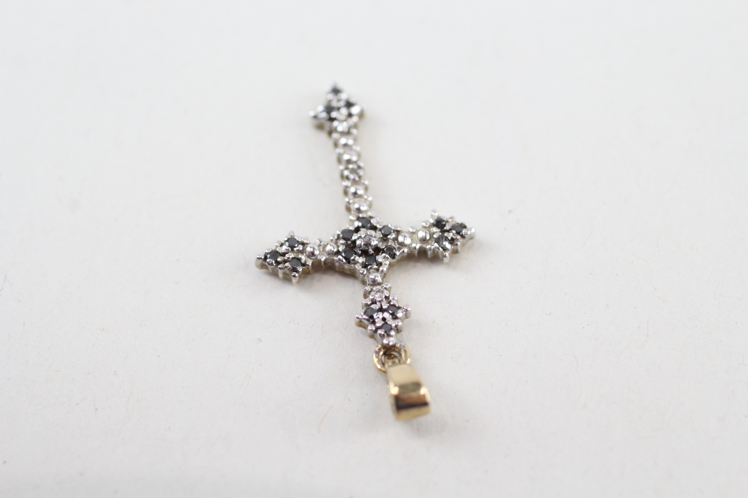 9ct gold white & blue gemstone cross pendant (0.9g) - Image 3 of 4