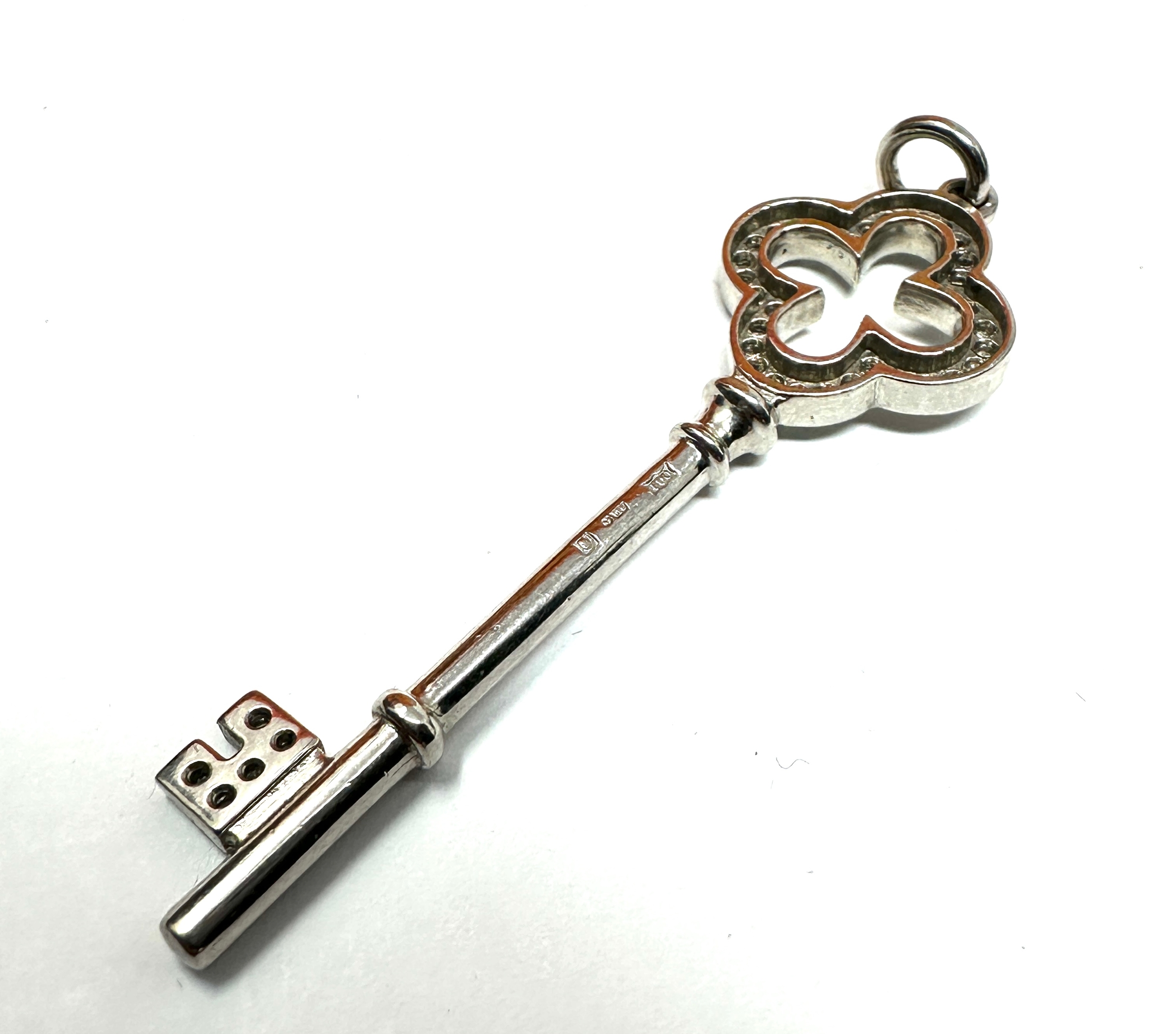 Fine 950 platinum diamond key pendant weight 5g measures approx 6cm - Image 2 of 3