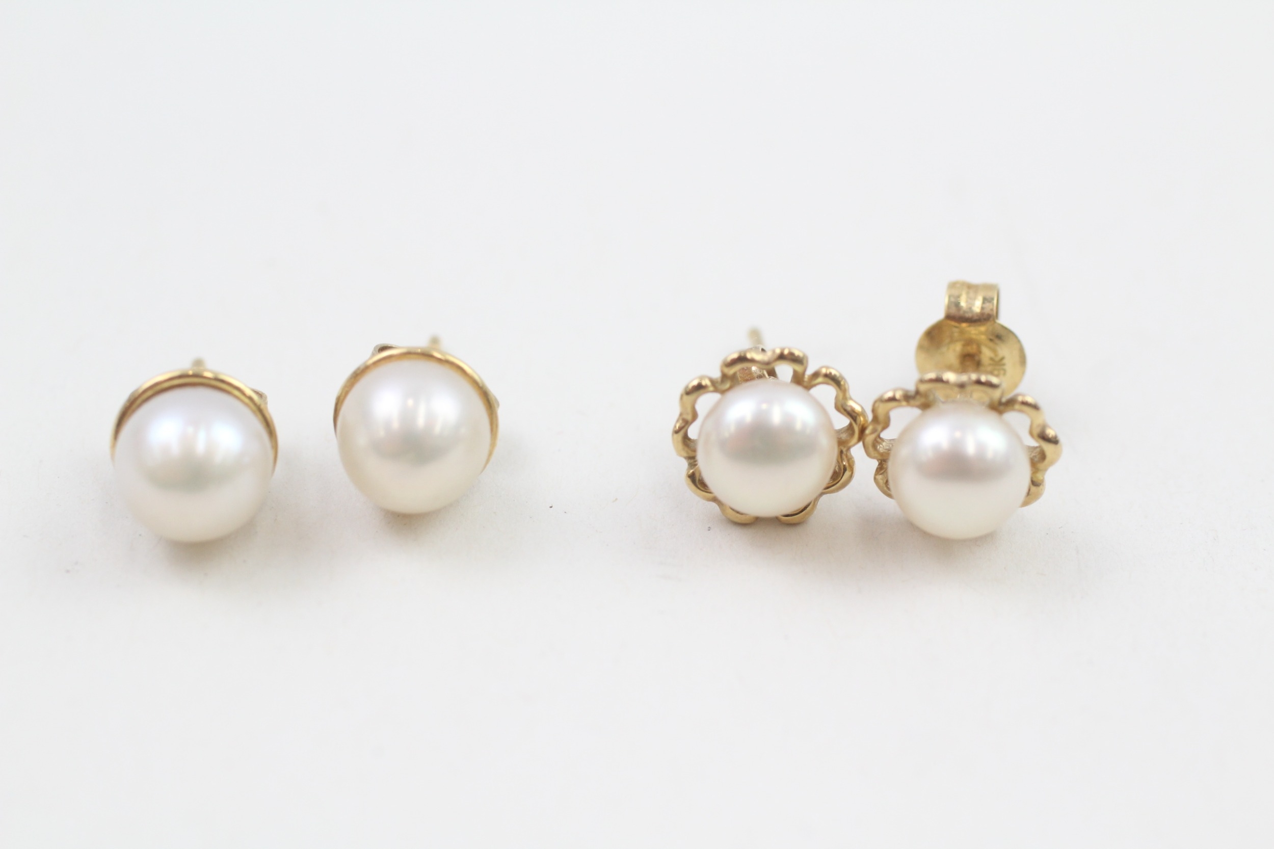 2x 9ct gold pearl earrings (3.8g)