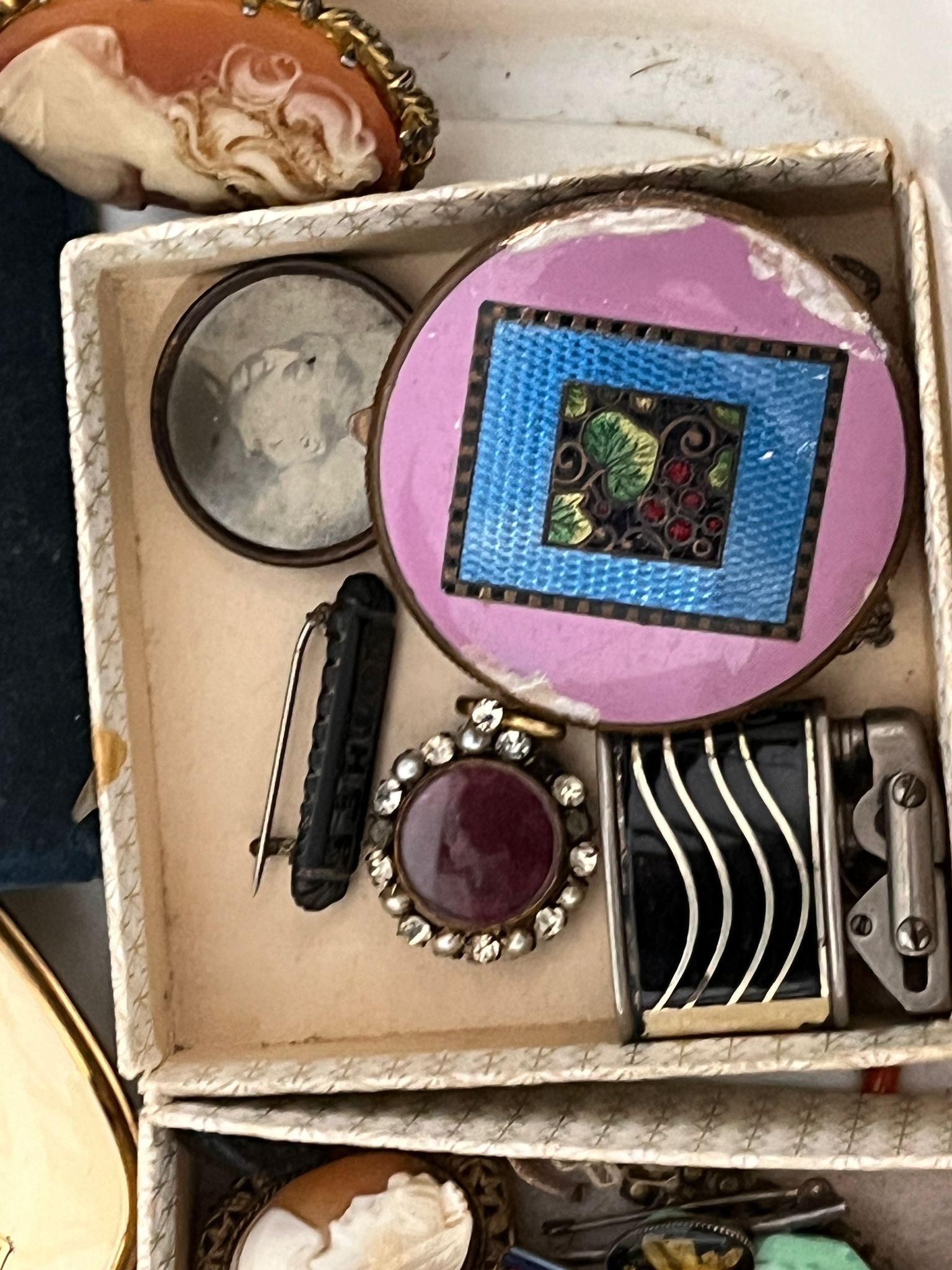 Costume jewellery & powder compacts to include coral necklace cameos etc