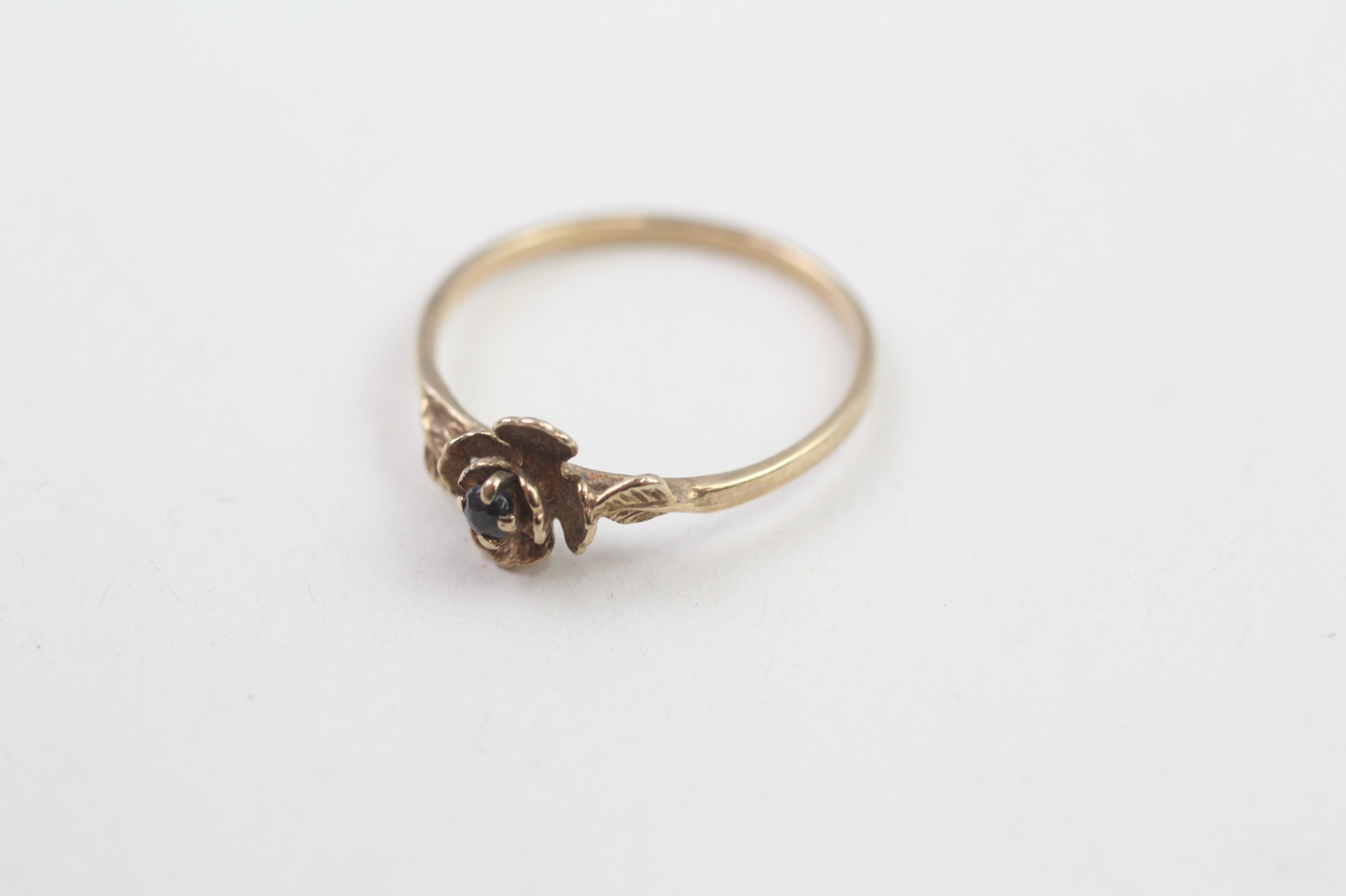 9ct gold vintage sapphire rose dress ring (0.9g) - Image 3 of 4