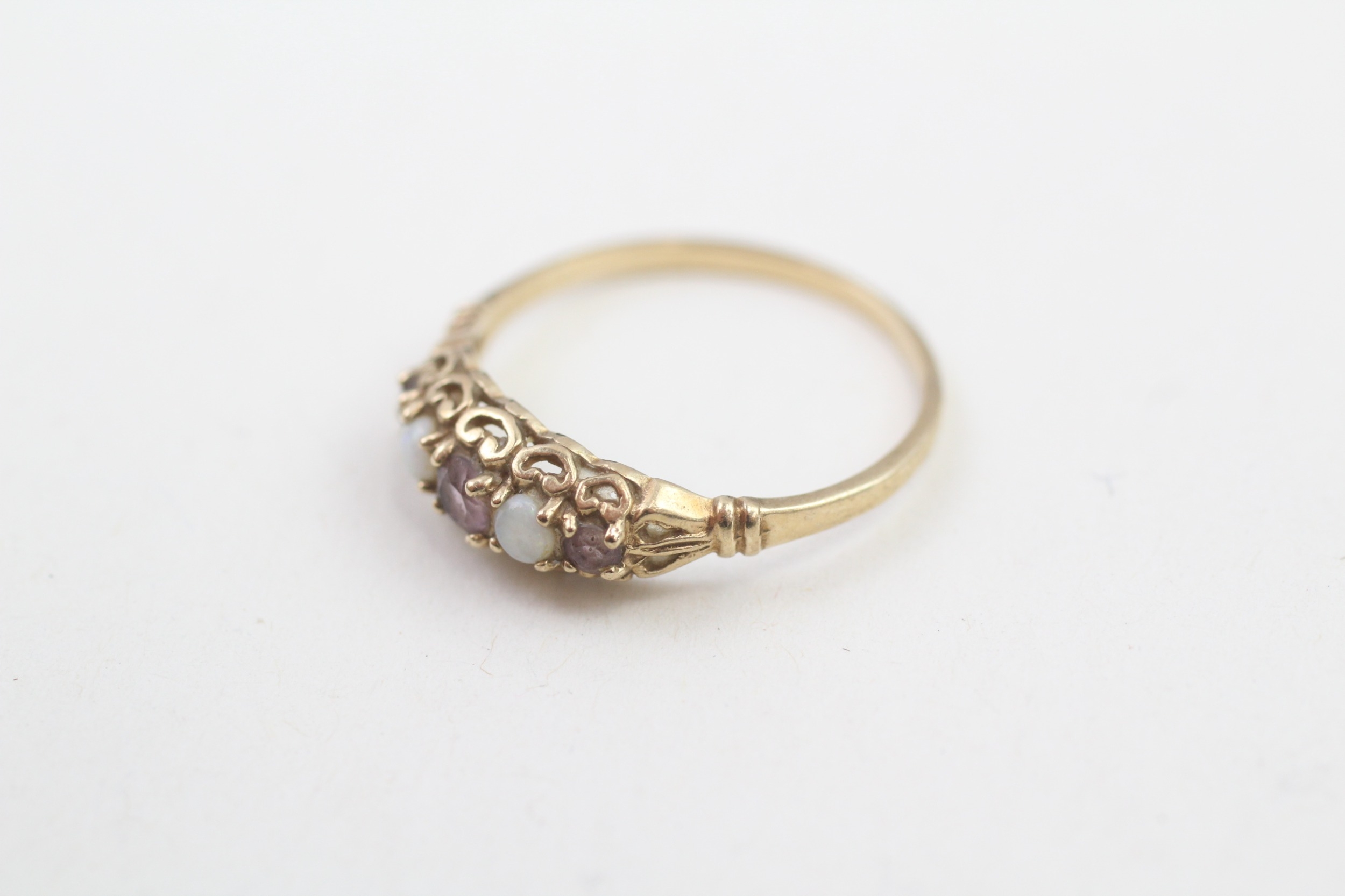9ct gold purple & white gemstone ring (1.3g) - Image 2 of 5