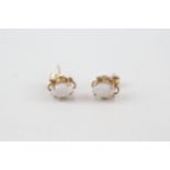 9ct gold white gemstone stud earrings (0.8g)