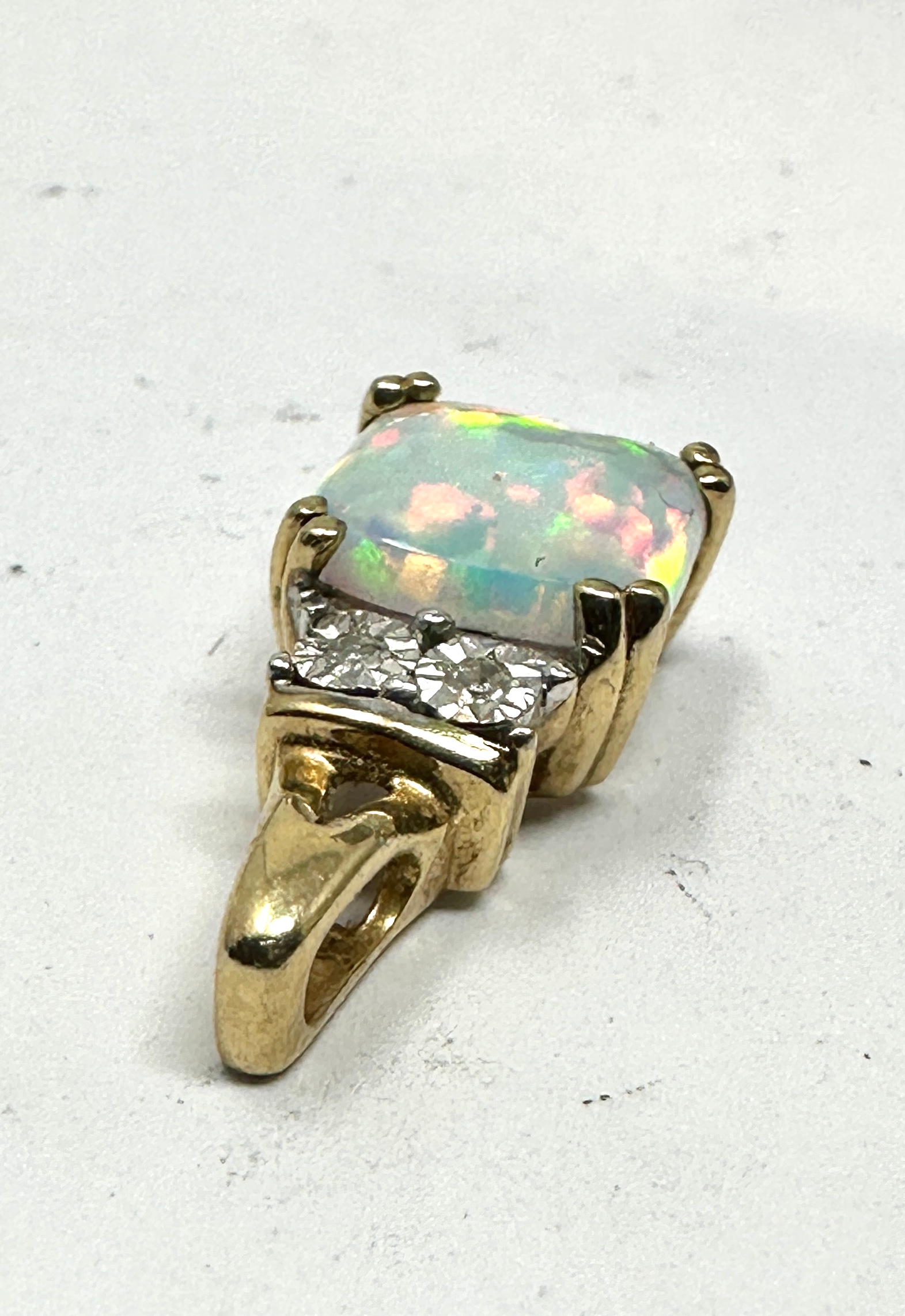 10ct gold opal & diamond pendant weight 1g - Image 3 of 4