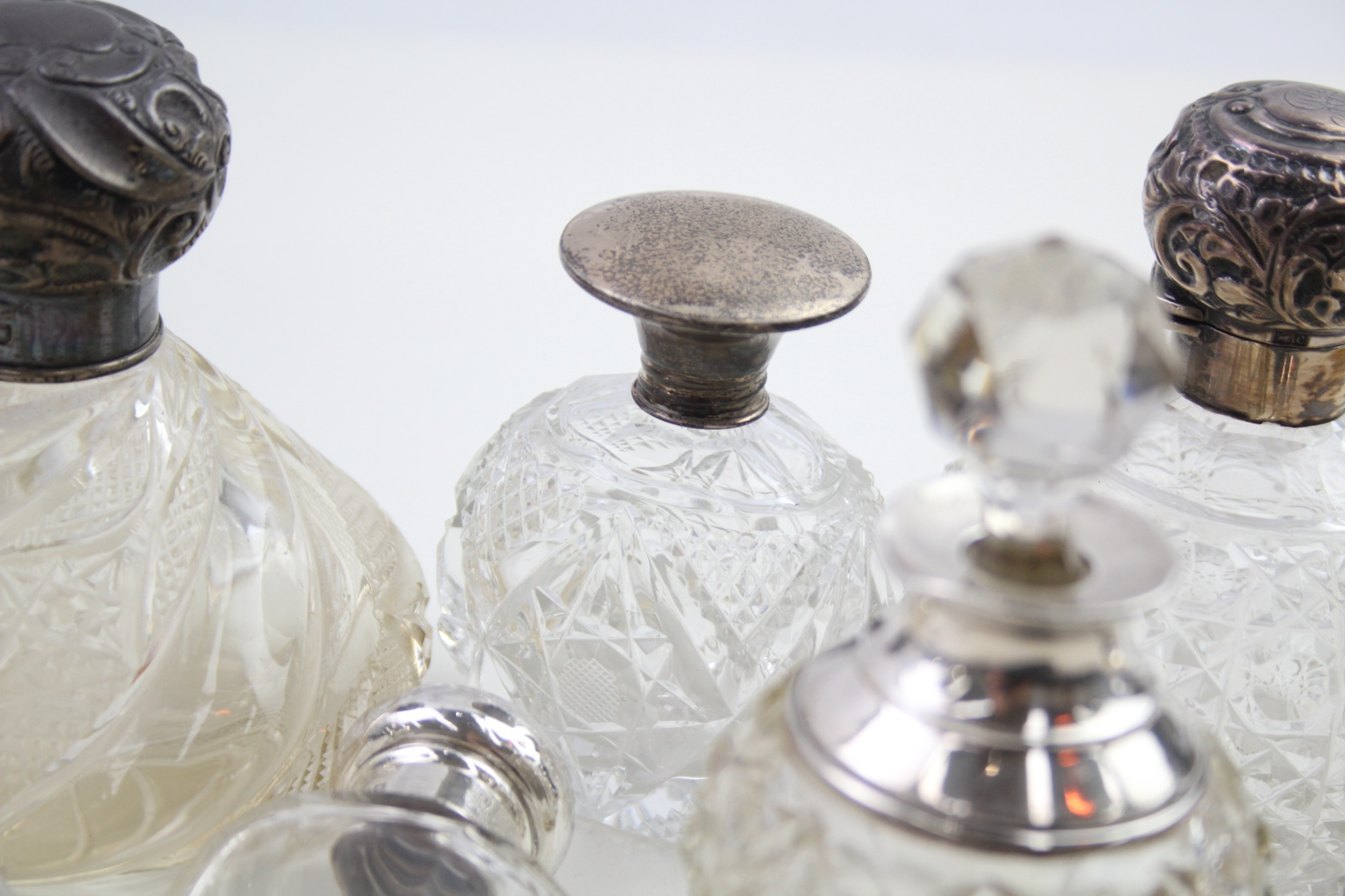 7 x .925 sterling banded / topped & cut glass ladies vanity scent bottles - Image 5 of 9