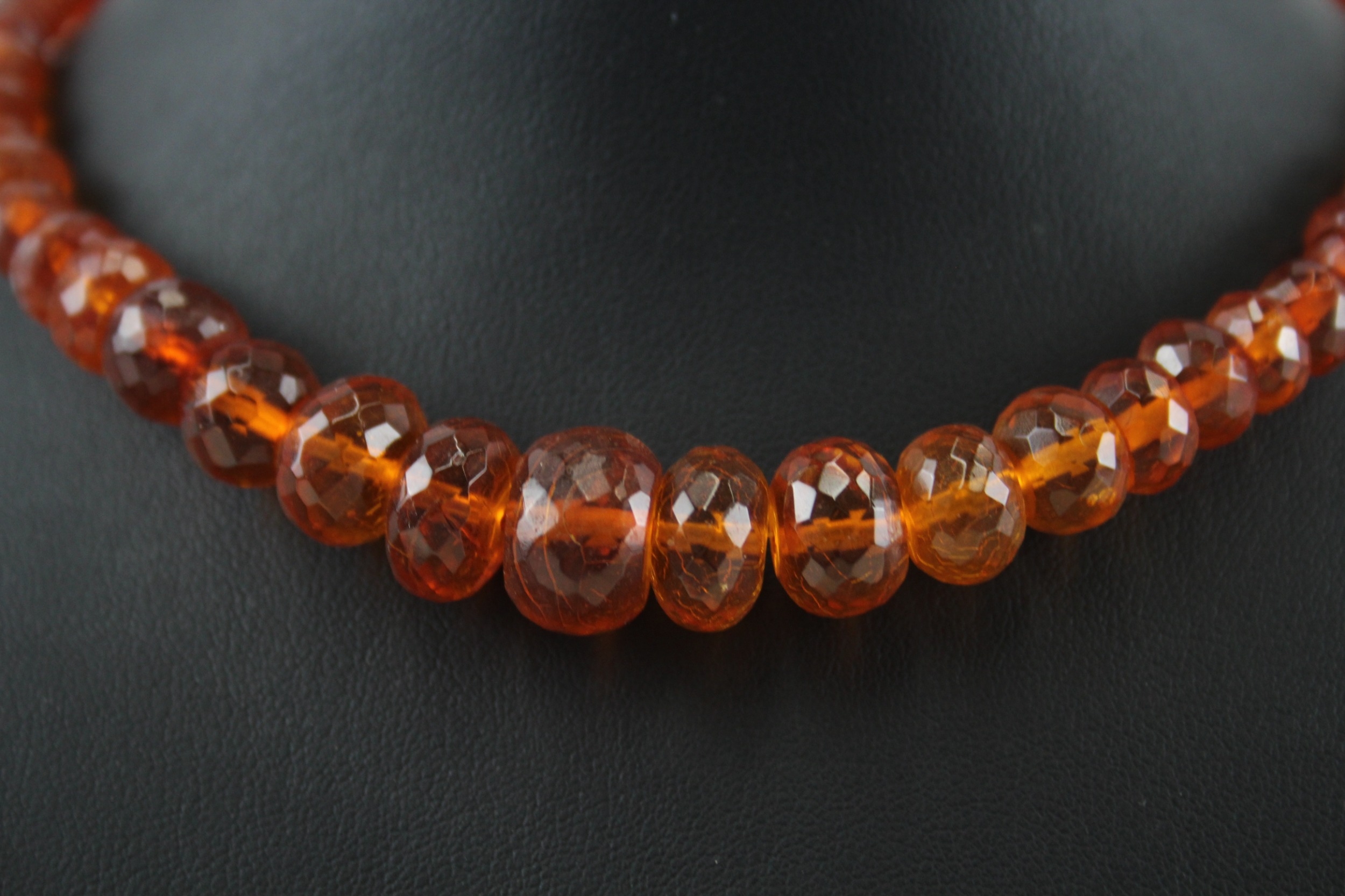 Faceted graduated Amber necklace (16g) - Image 2 of 5