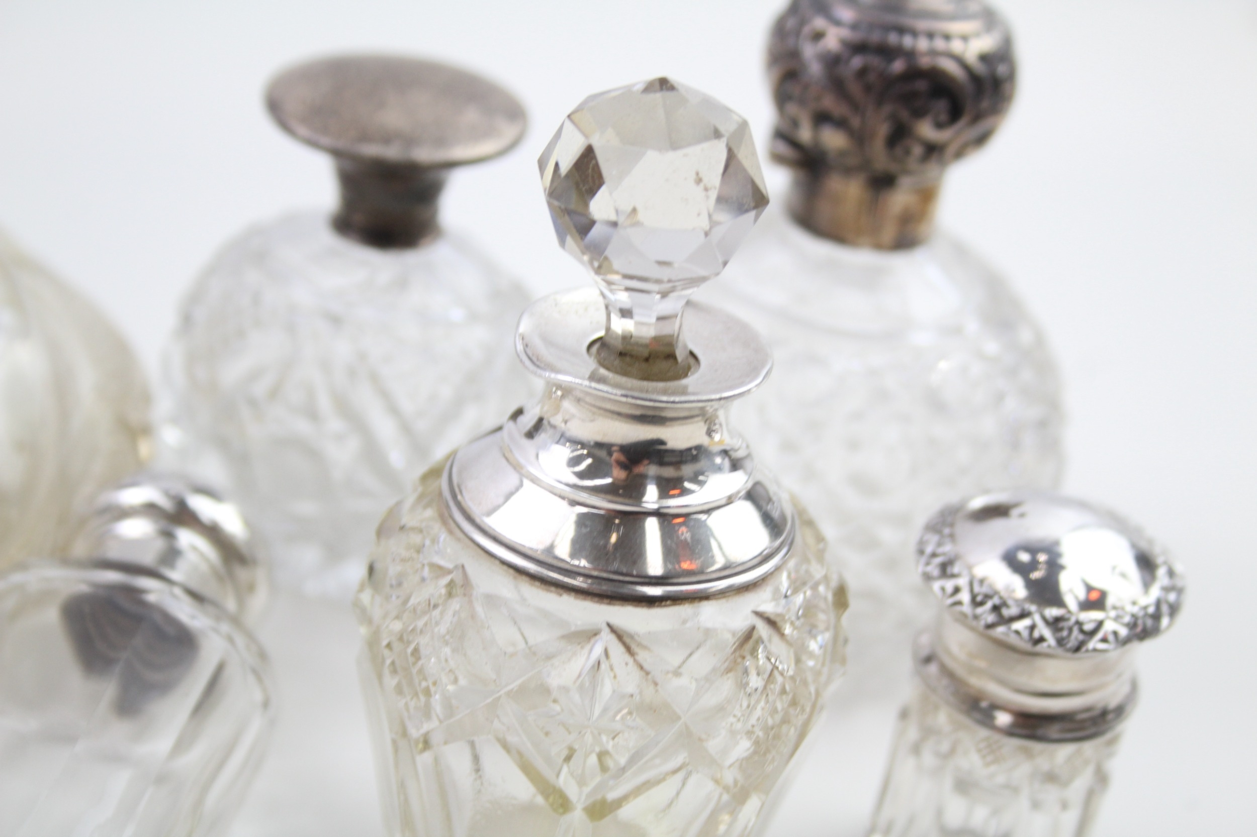 7 x .925 sterling banded / topped & cut glass ladies vanity scent bottles - Image 6 of 9