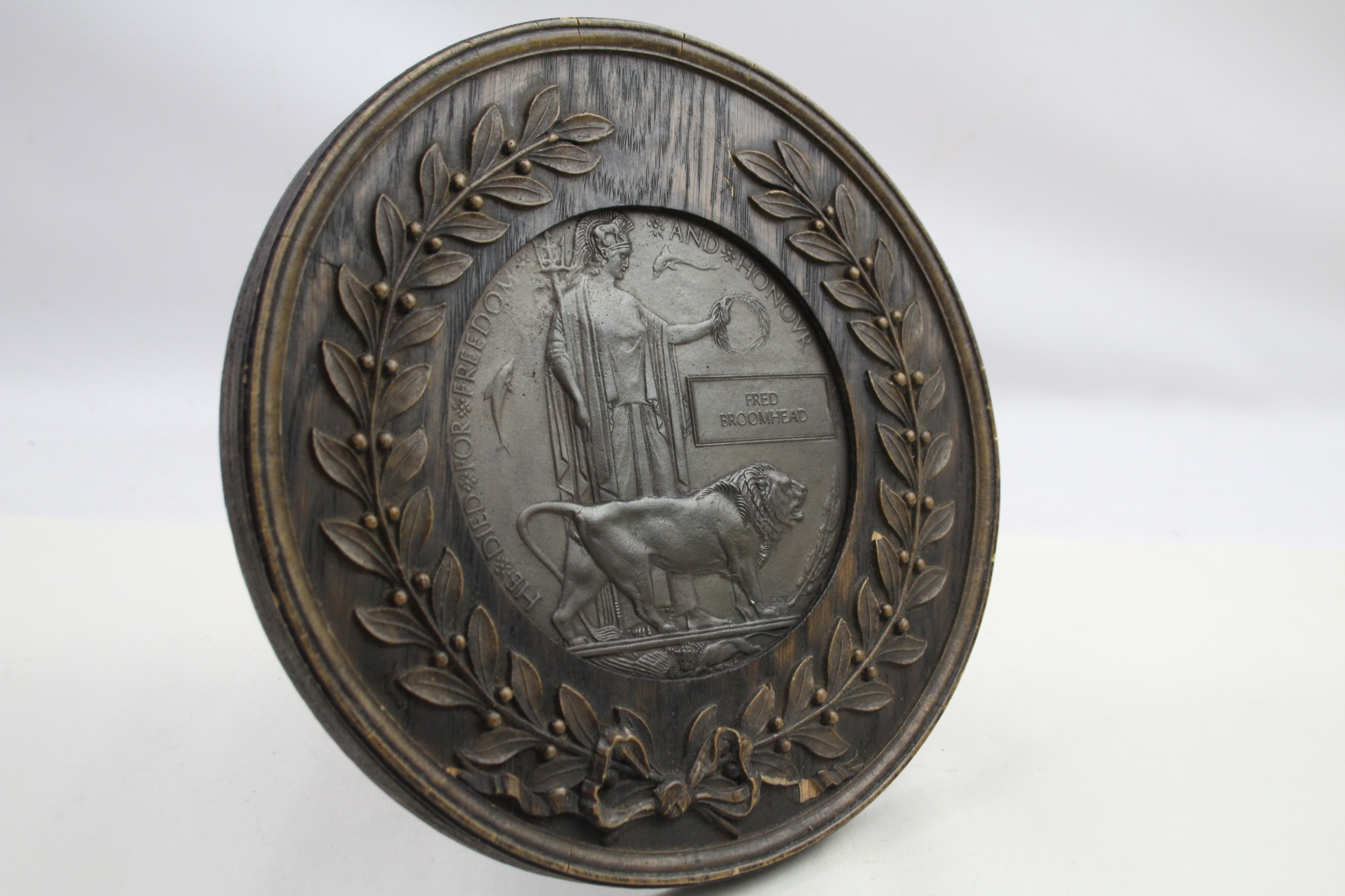 WW1 Death Plaque Mounted in Wooden Frame, Named Fred Broomhead - Image 6 of 7