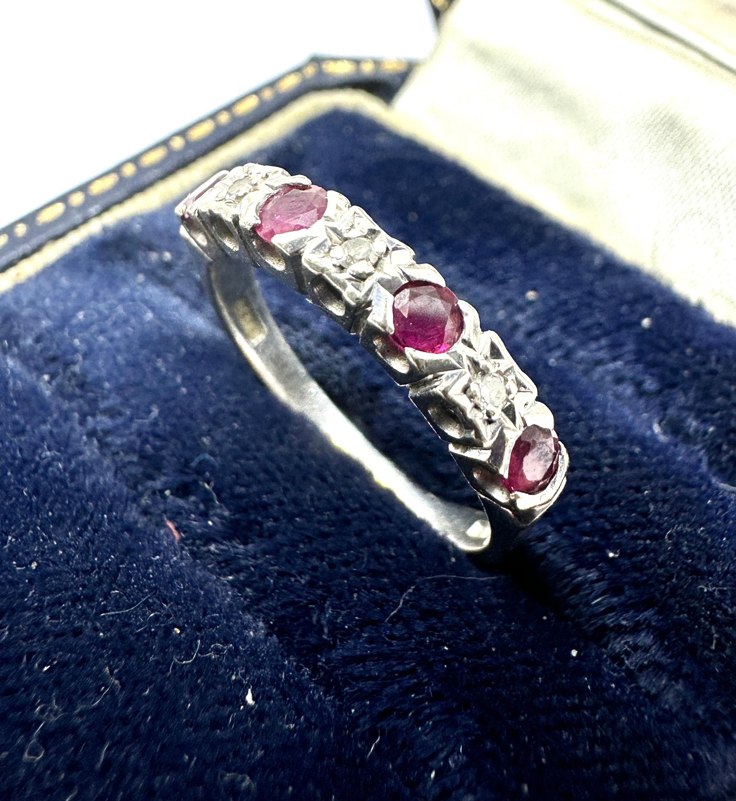 9ct white gold diamond & ruby ring weight 2.5g - Image 3 of 4