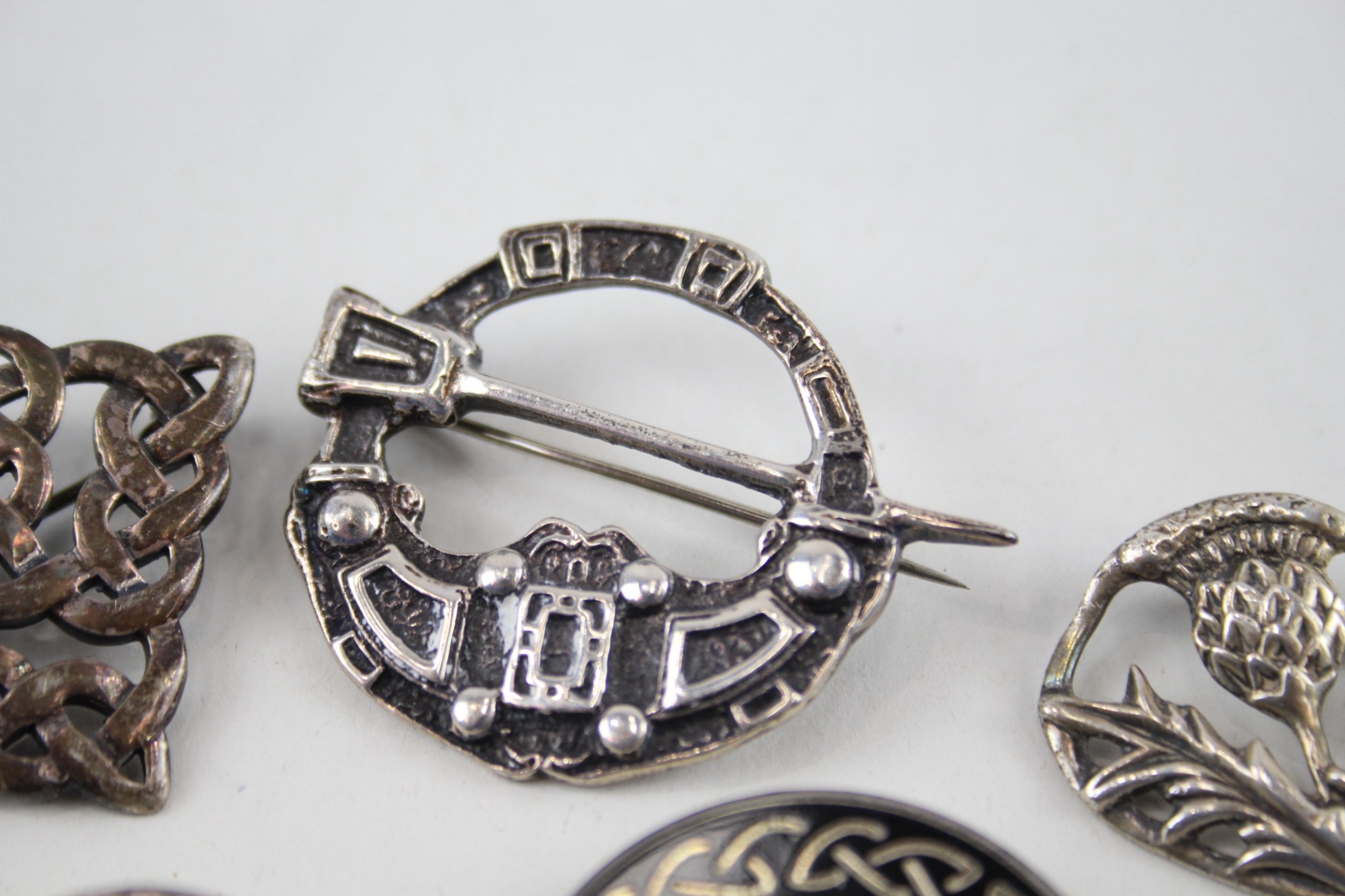 Five silver Scottish/Celtic brooches including Iona (49g) - Image 4 of 5