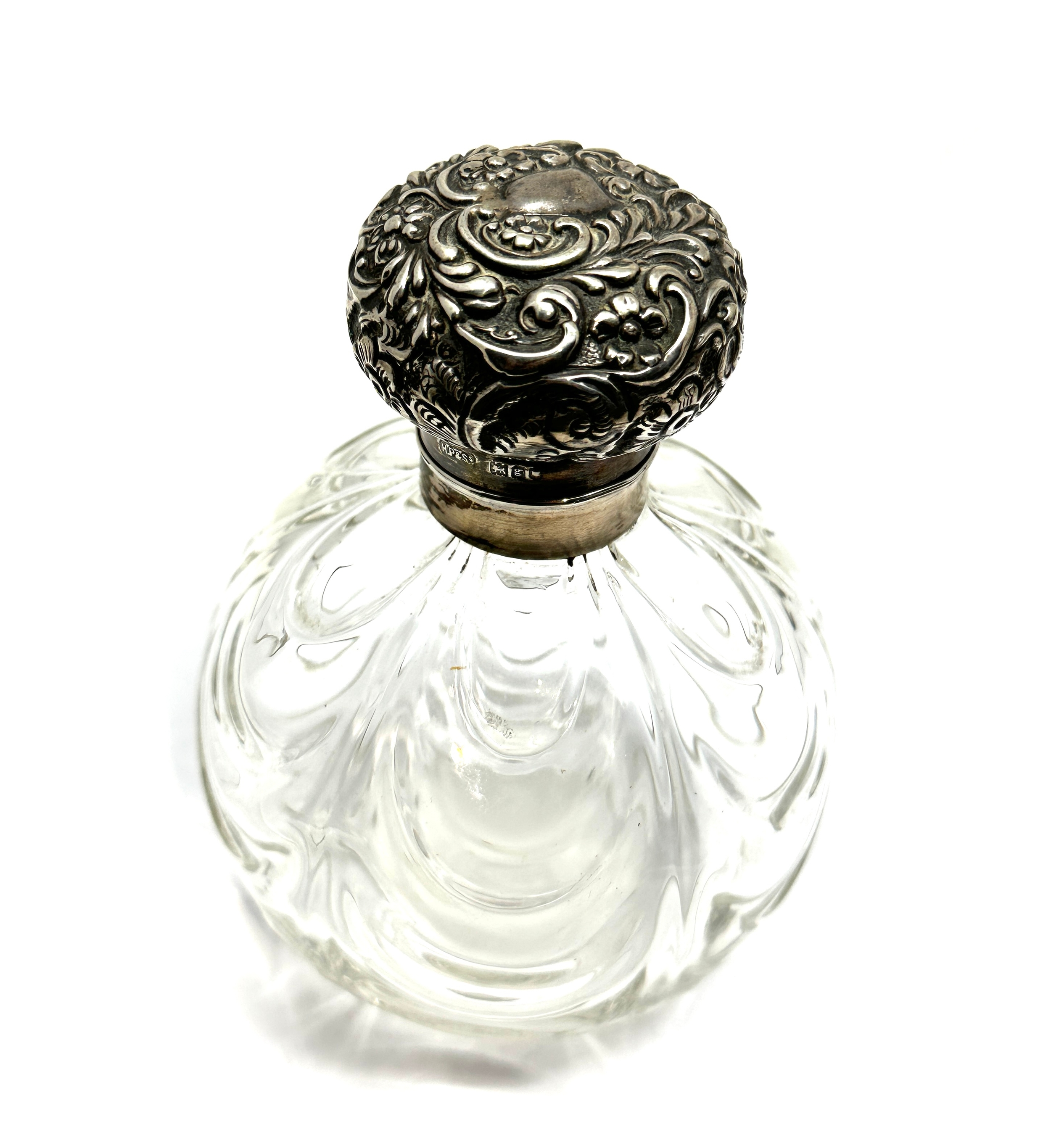 Antique silver top Perfume bottle measures approx height approx 21cm London silver hallmartks - Image 2 of 4