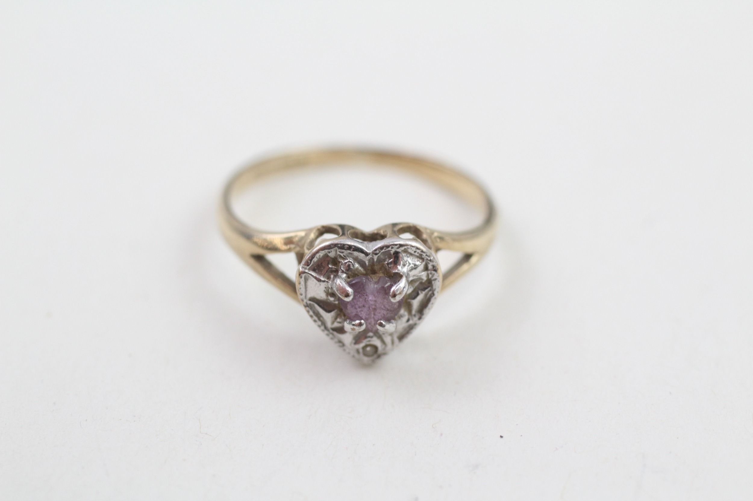 9ct gold purple & white gemstone dress ring (1.5g)