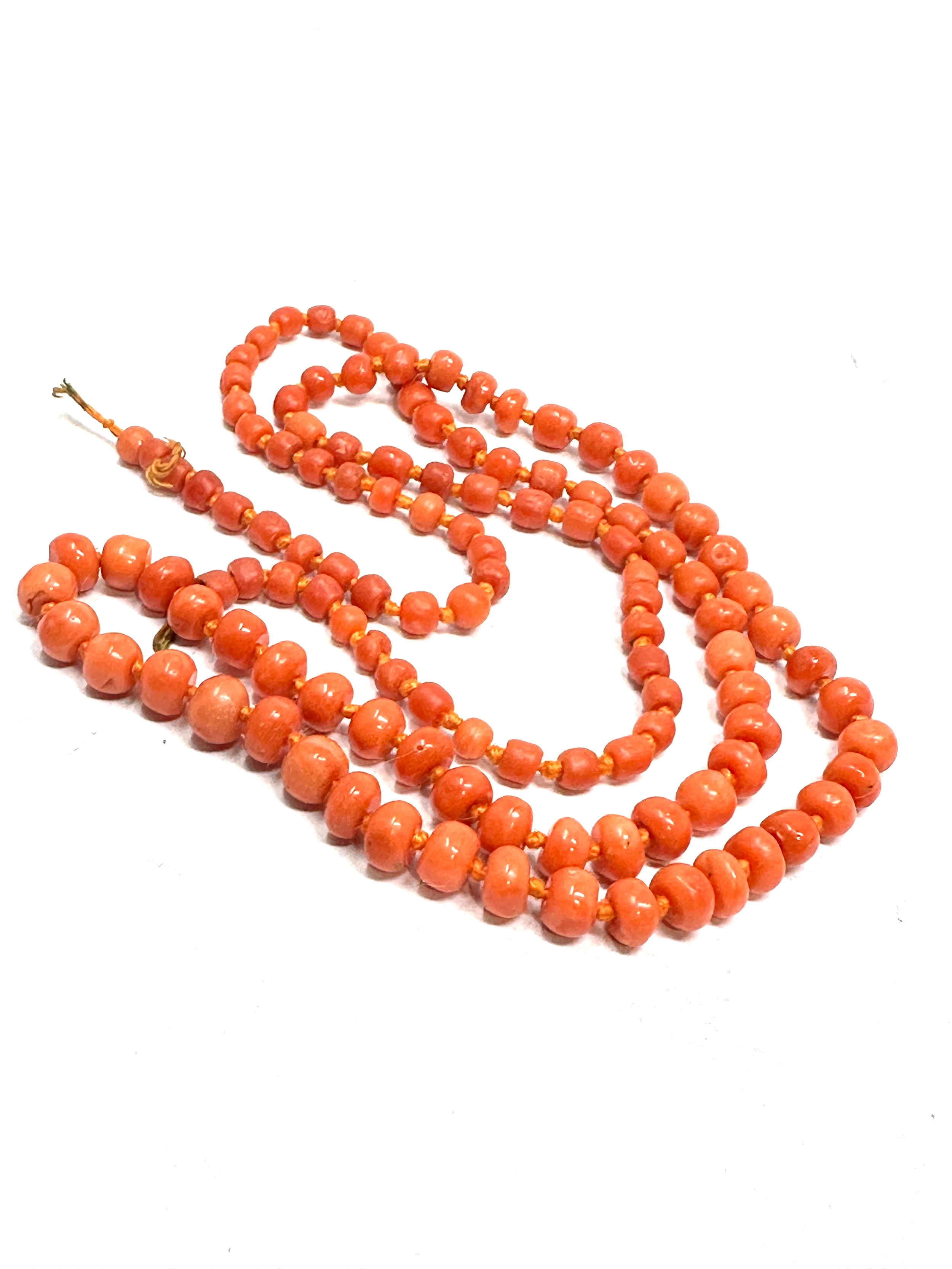 Antique graduated coral bead necklace measures approx 75 cm long weight 30g - Image 4 of 4