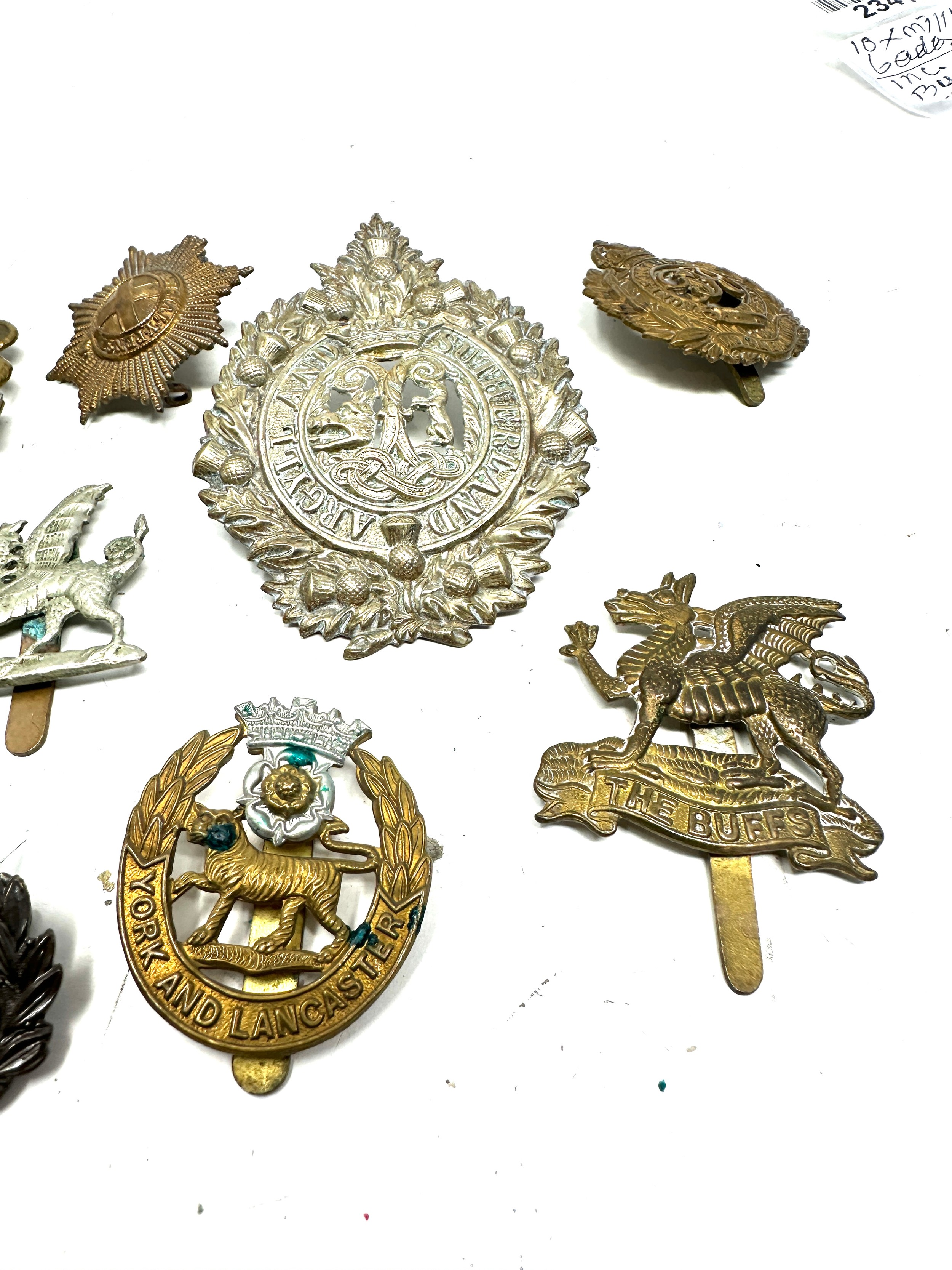 Military Cap Badges x 10 inc. Scottish The Buffs York And Lancashire Etc - Bild 3 aus 3