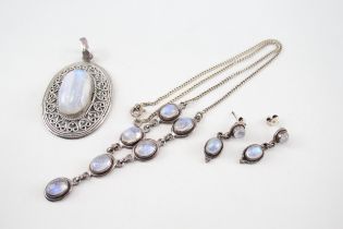 A collection of silver Moonstone jewellery (36g)