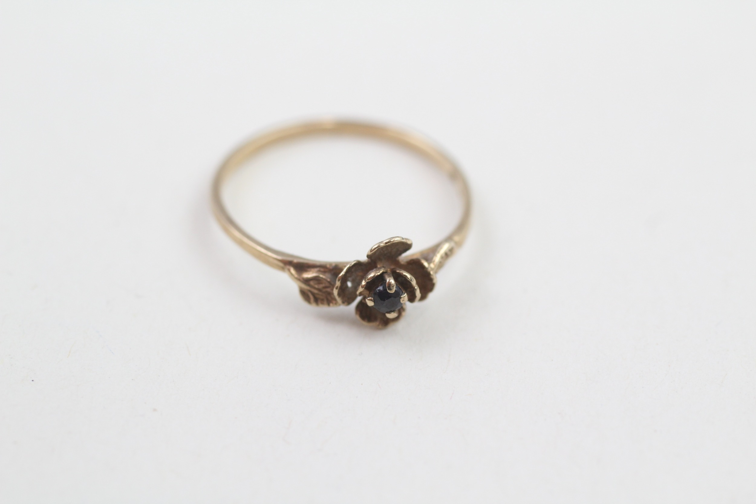 9ct gold vintage sapphire rose dress ring (0.9g) - Image 2 of 4