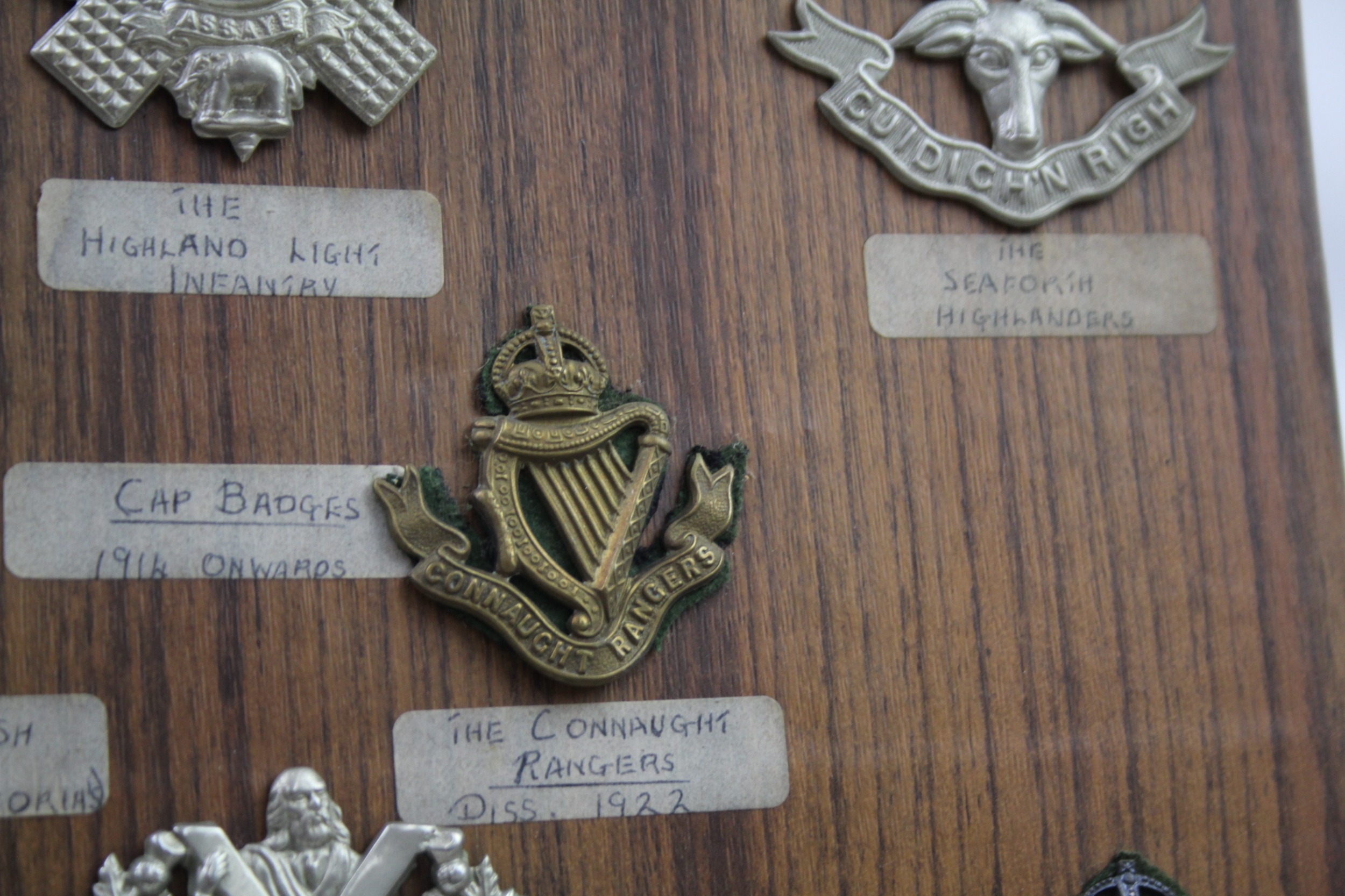 Mounted Military Cap Badges x 16 inc. Irish Scottish Royal Warwickshire Regt - Image 7 of 12