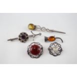 Five silver Scottish/Celtic brooches including Carnelian (37g)