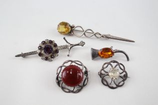 Five silver Scottish/Celtic brooches including Carnelian (37g)