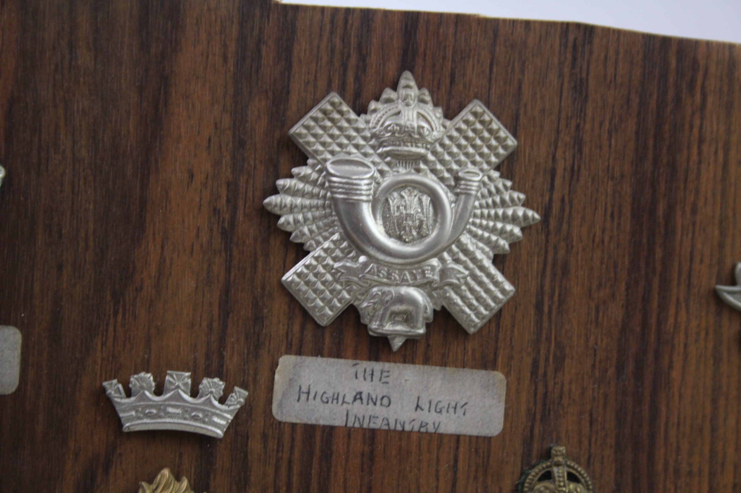 Mounted Military Cap Badges x 16 inc. Irish Scottish Royal Warwickshire Regt - Image 3 of 12