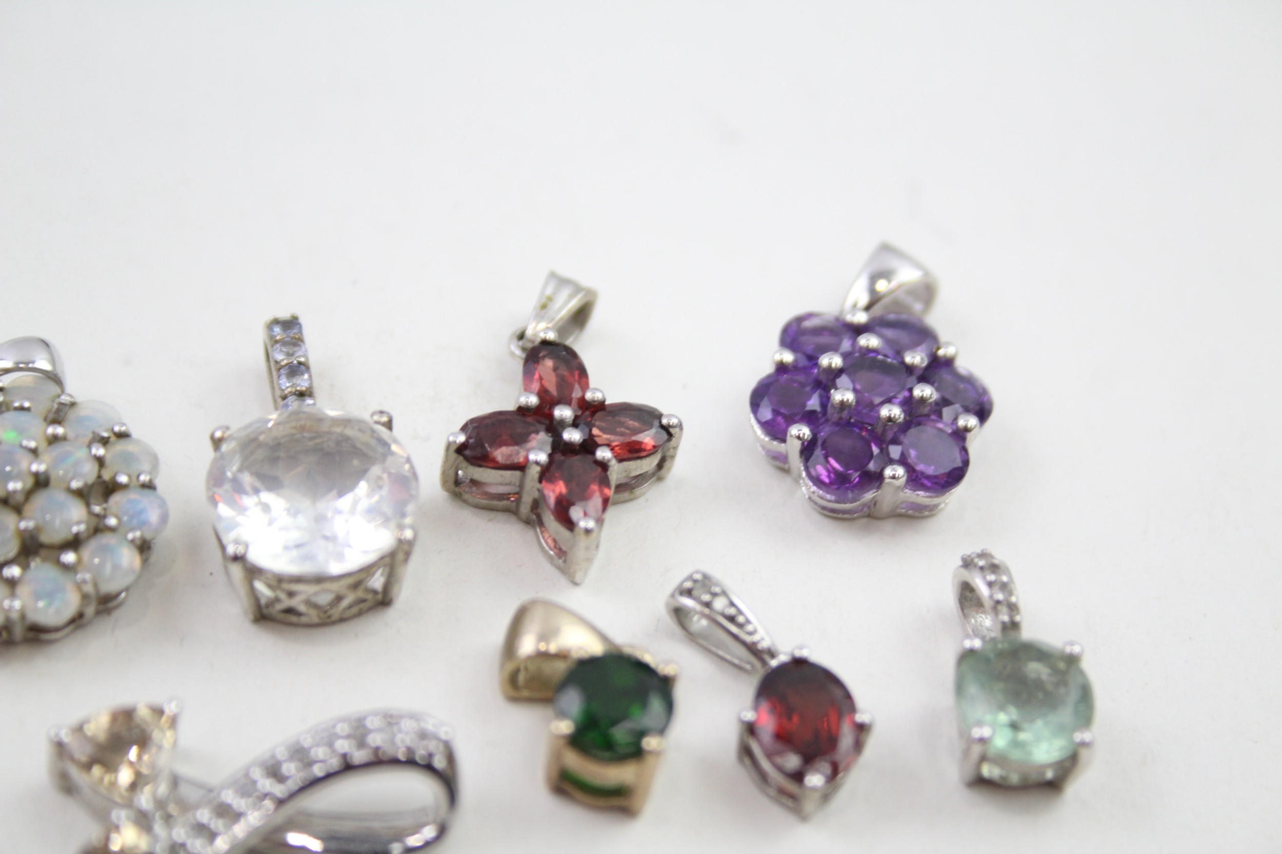 A collection of silver TGGC gemstone pendants including Opal (21g) - Image 4 of 5