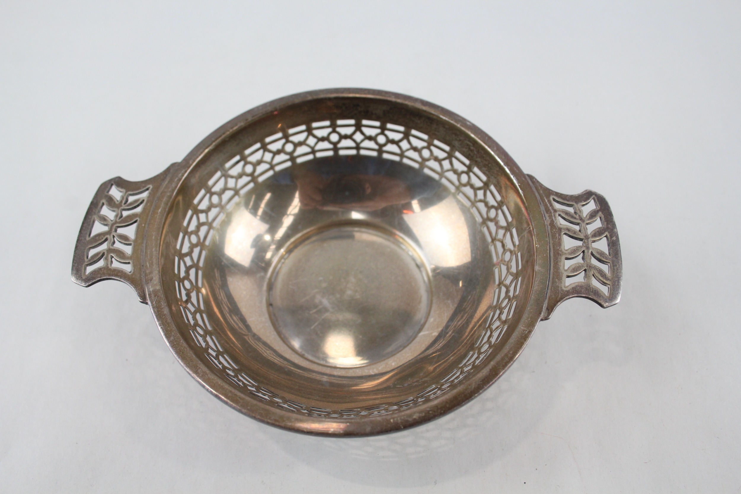 .925 sterling twin handled dish / quaich - Image 2 of 4