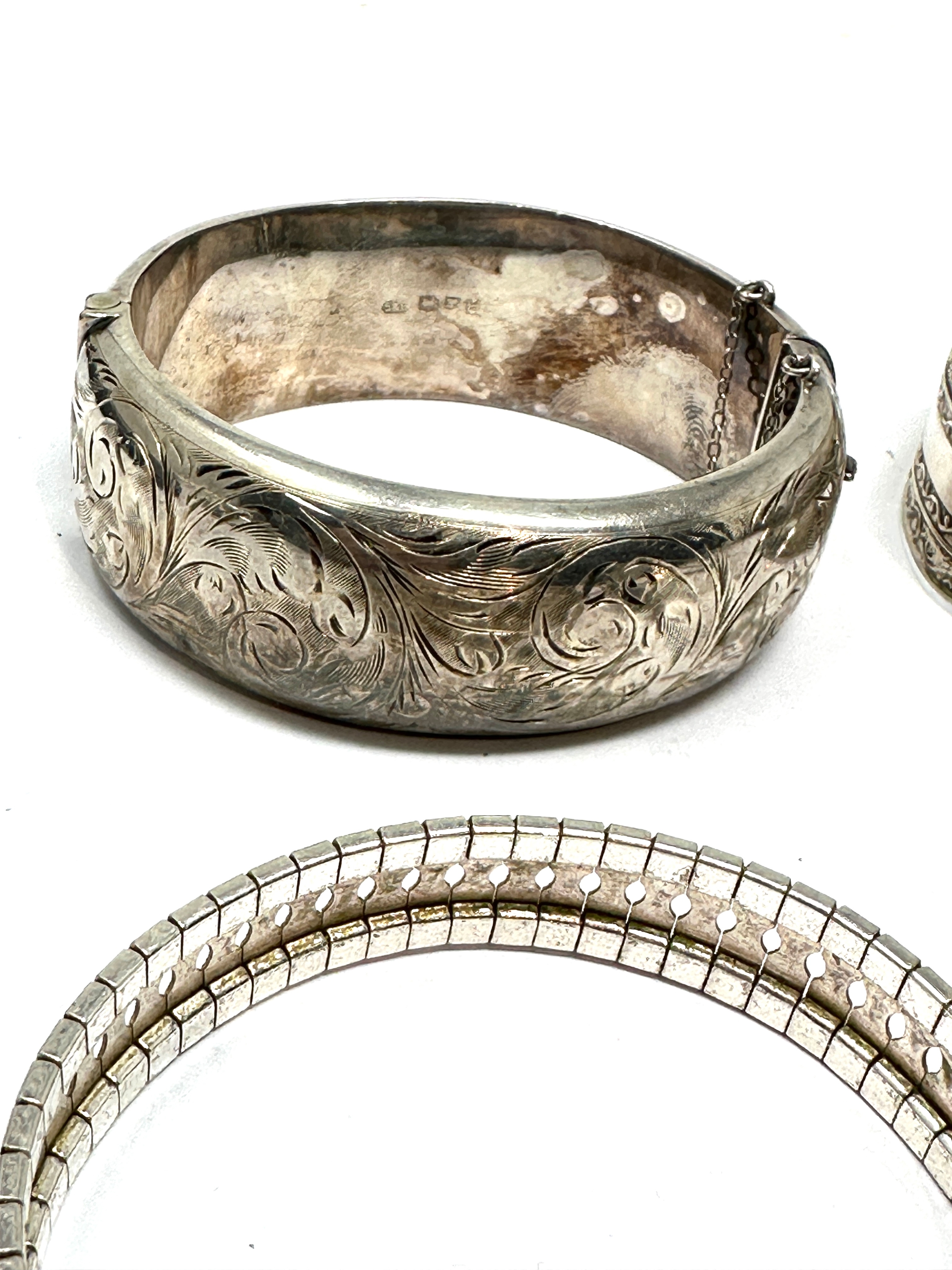 Selection of 4 vintage silver bangles & bracelets weight 90g - Image 3 of 5